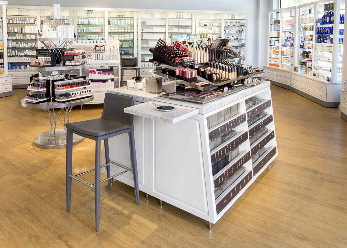 Totally rethinking how the store fixtures should function, I helped develop an open-sell unit that has highly customizable drawers and includes pull-out service areas for maximum functionality.