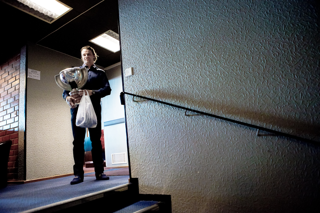 Janne Pesonen holds the ice hockey world champion trophy. Medal and the game jersey are in the plastic bag. © Kainuun Sanomat