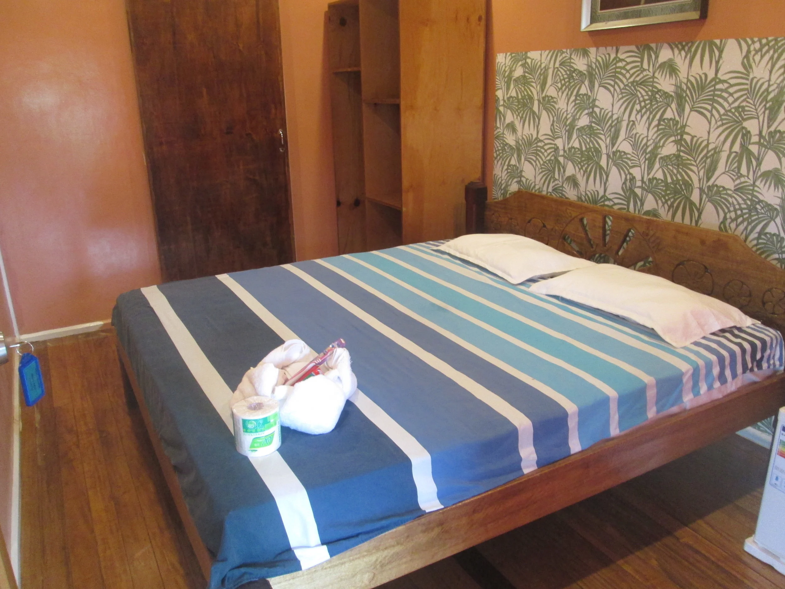 Rising Sun Lodge Room Bed1.JPG