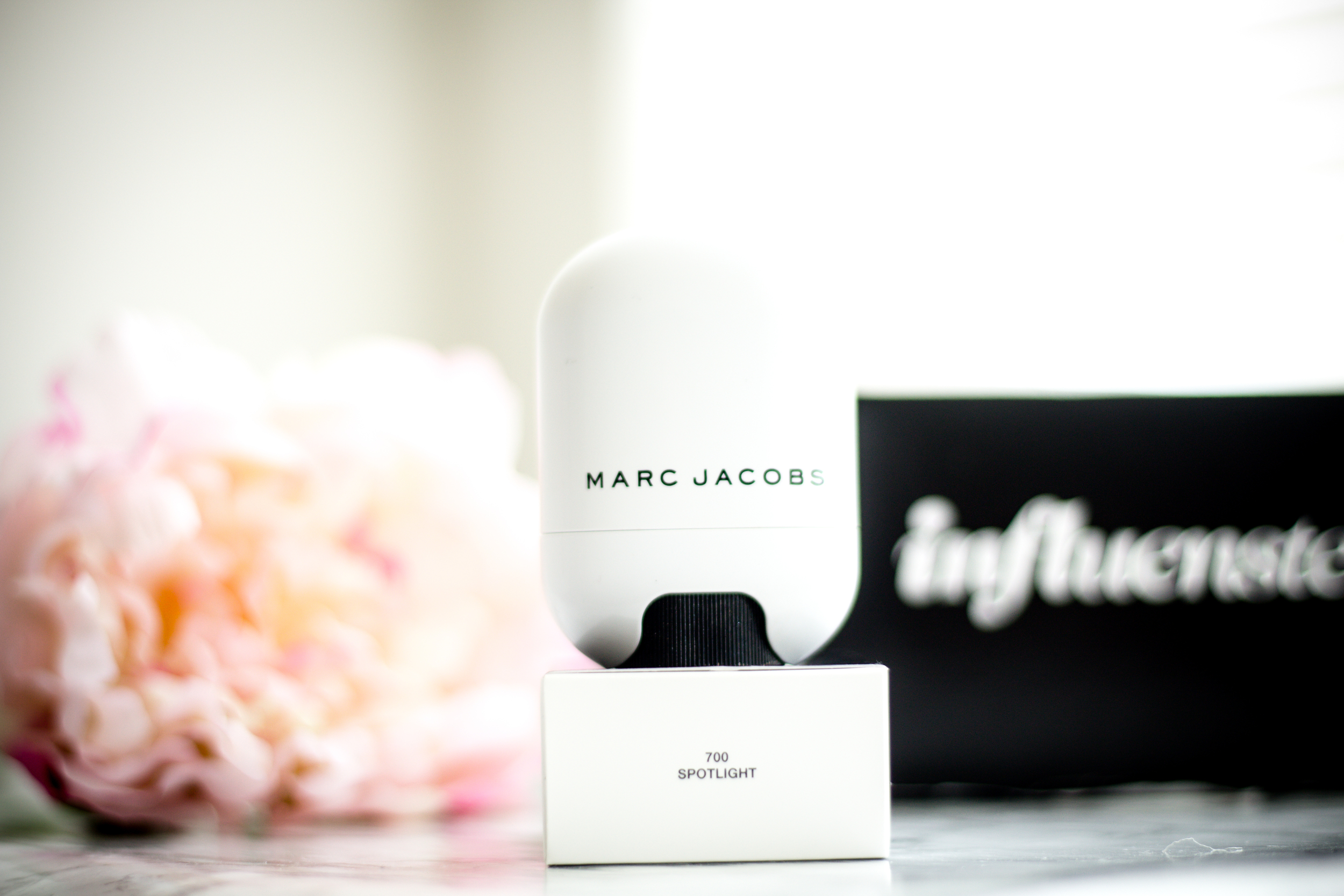 Marc Jacobs Glow Stick Illuminator in Spotlight