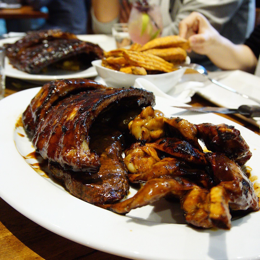 Hurricane's Grill - BBQ platters