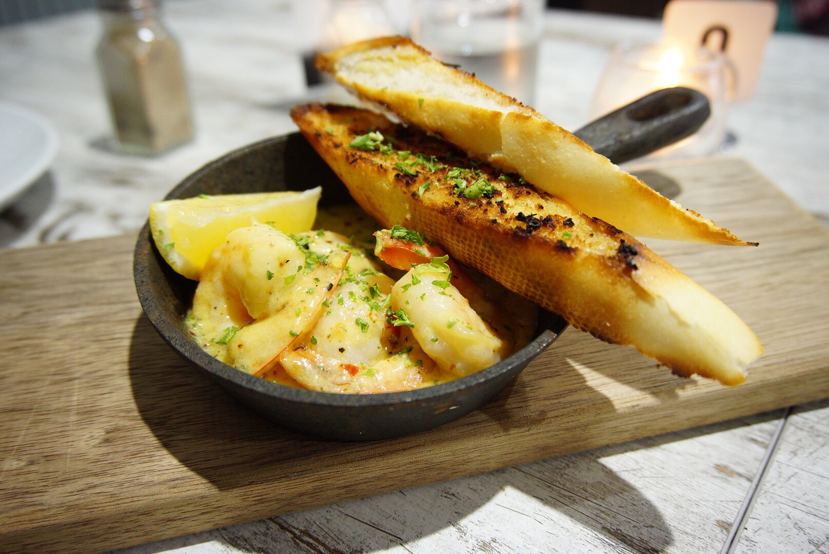 Garlic & chili prawns in creamy butter sauce with garlic bread