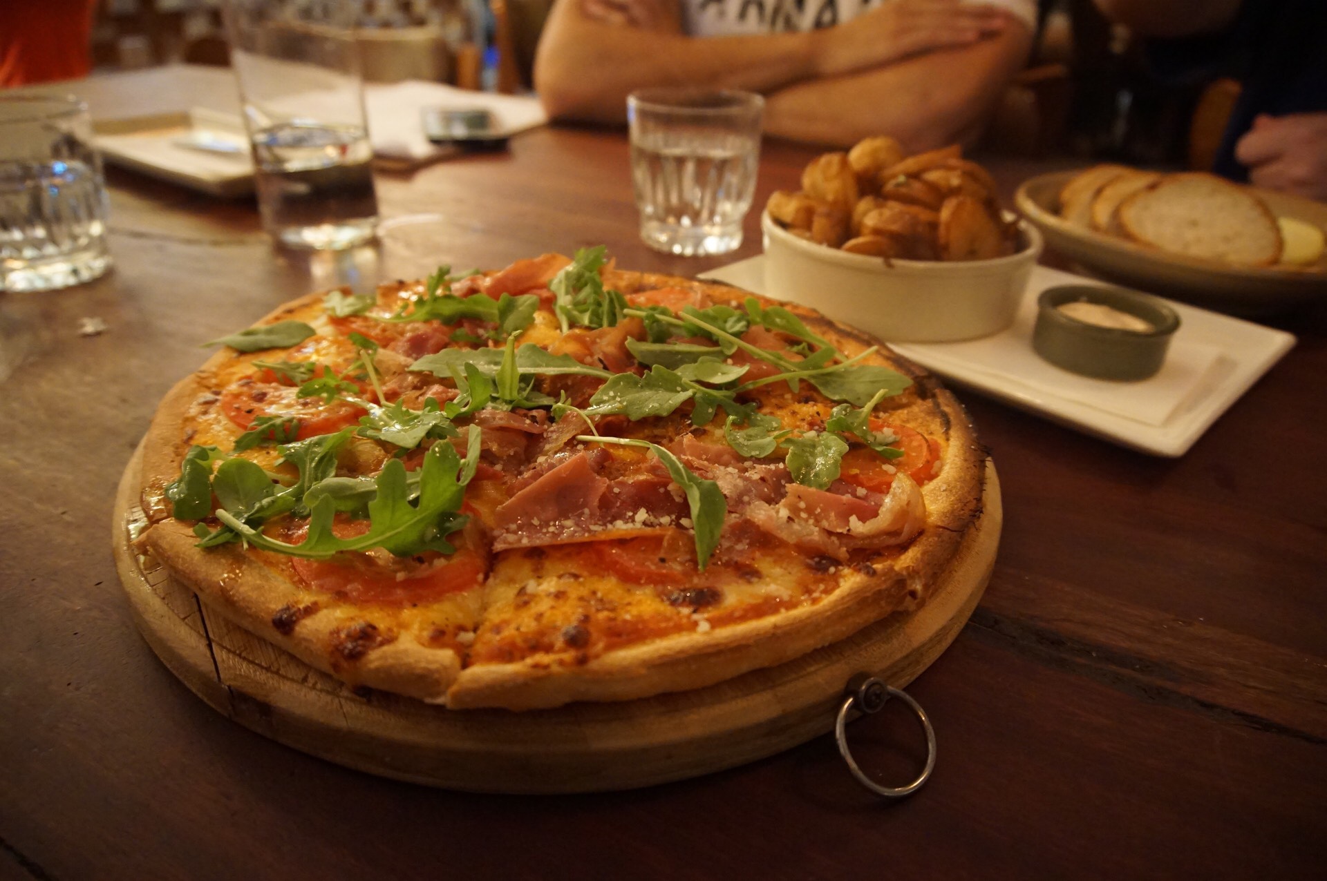 Rucola Pizza with prosciutto di san danielle 