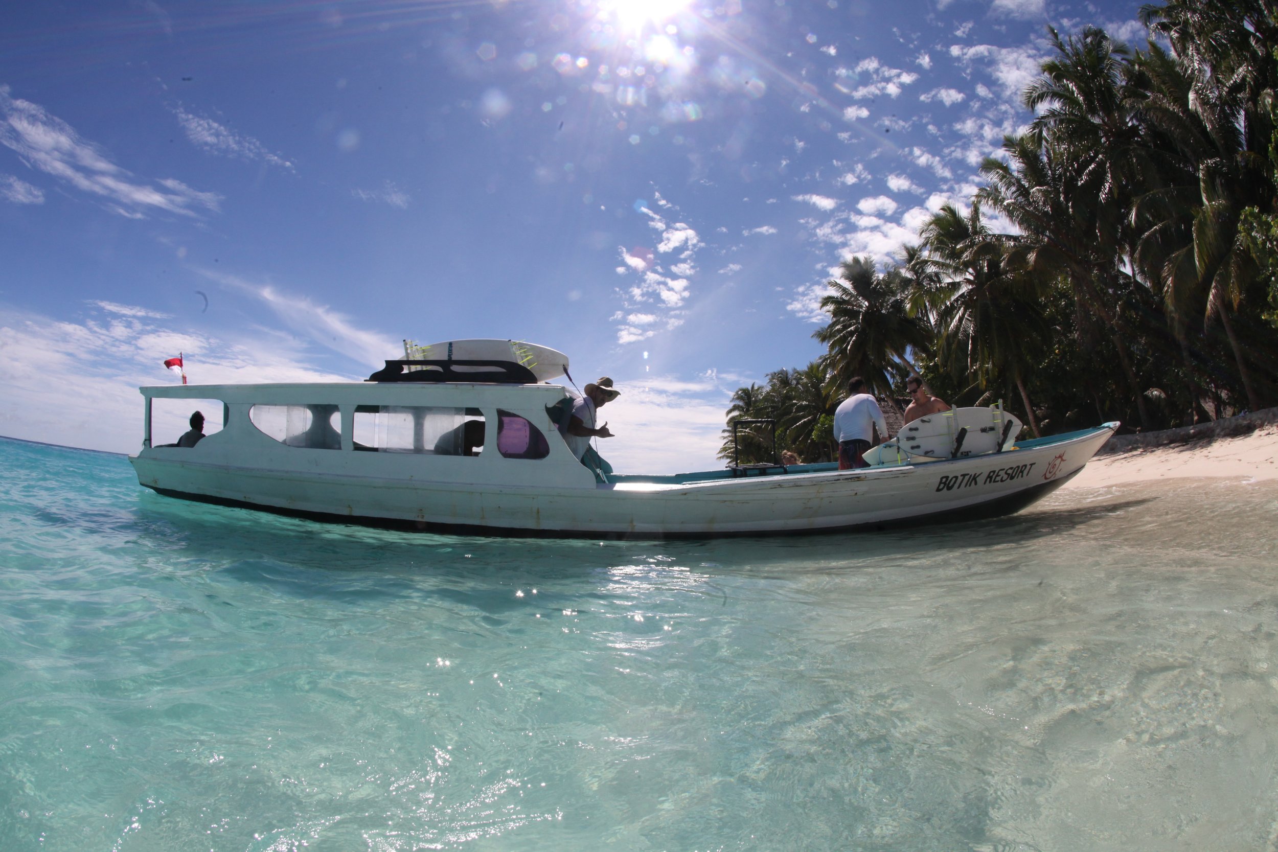 unloading boat.jpg