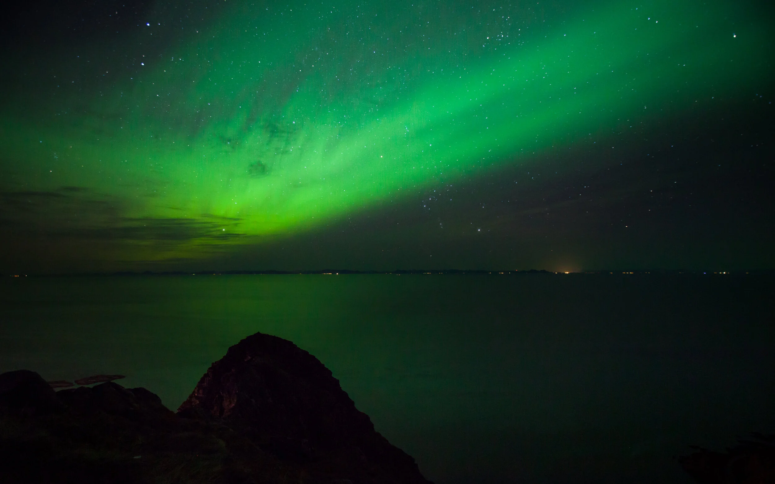Lofoten Aurora Sea.jpg