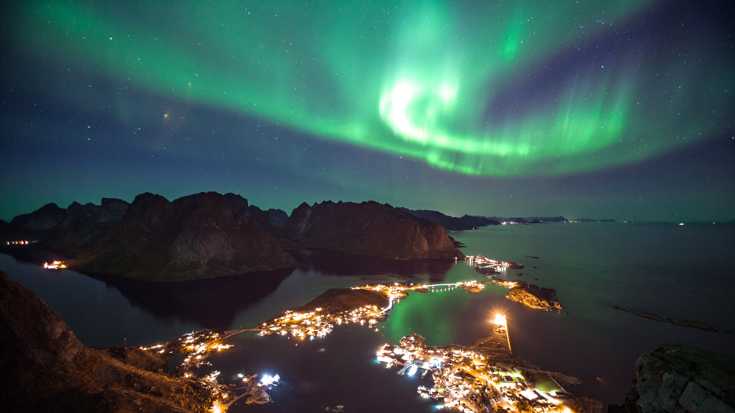 Reine City Aurora.jpg