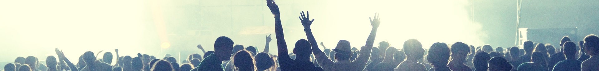 crowd-2361583_1920.jpg