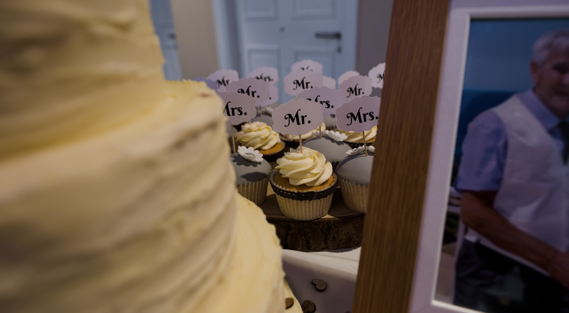 Lovely cup cakes to accompany the wedding cake