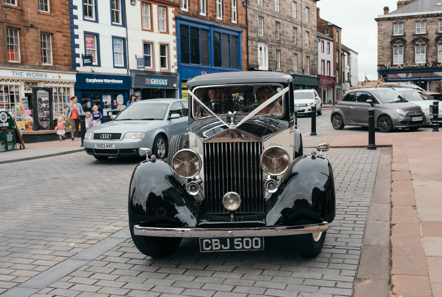 The Rolls Royce arriving at the church with the bride and her father