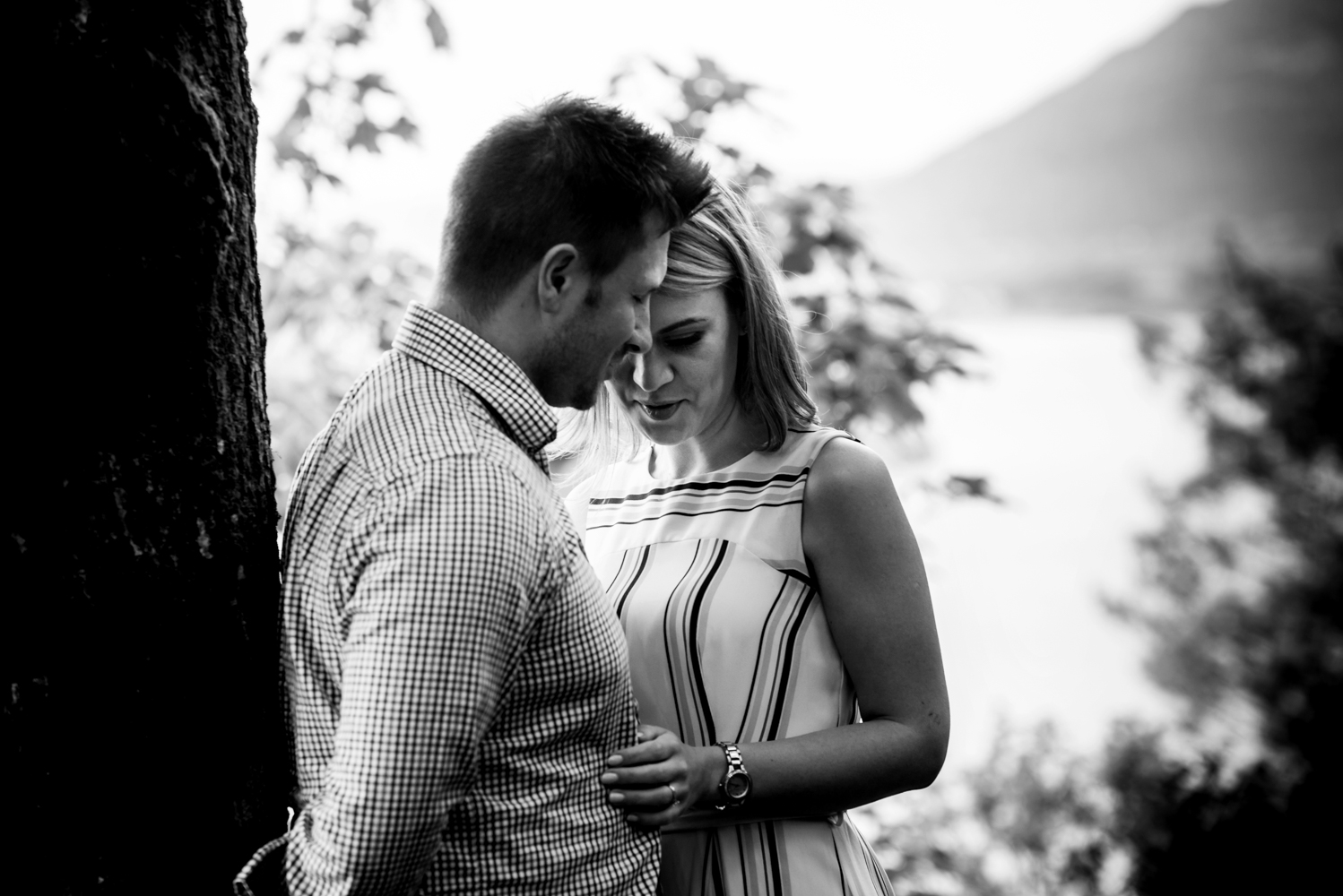 Pre shoot A black and white photo of a couple at surprise view overlooking Derwent water in the Lake district