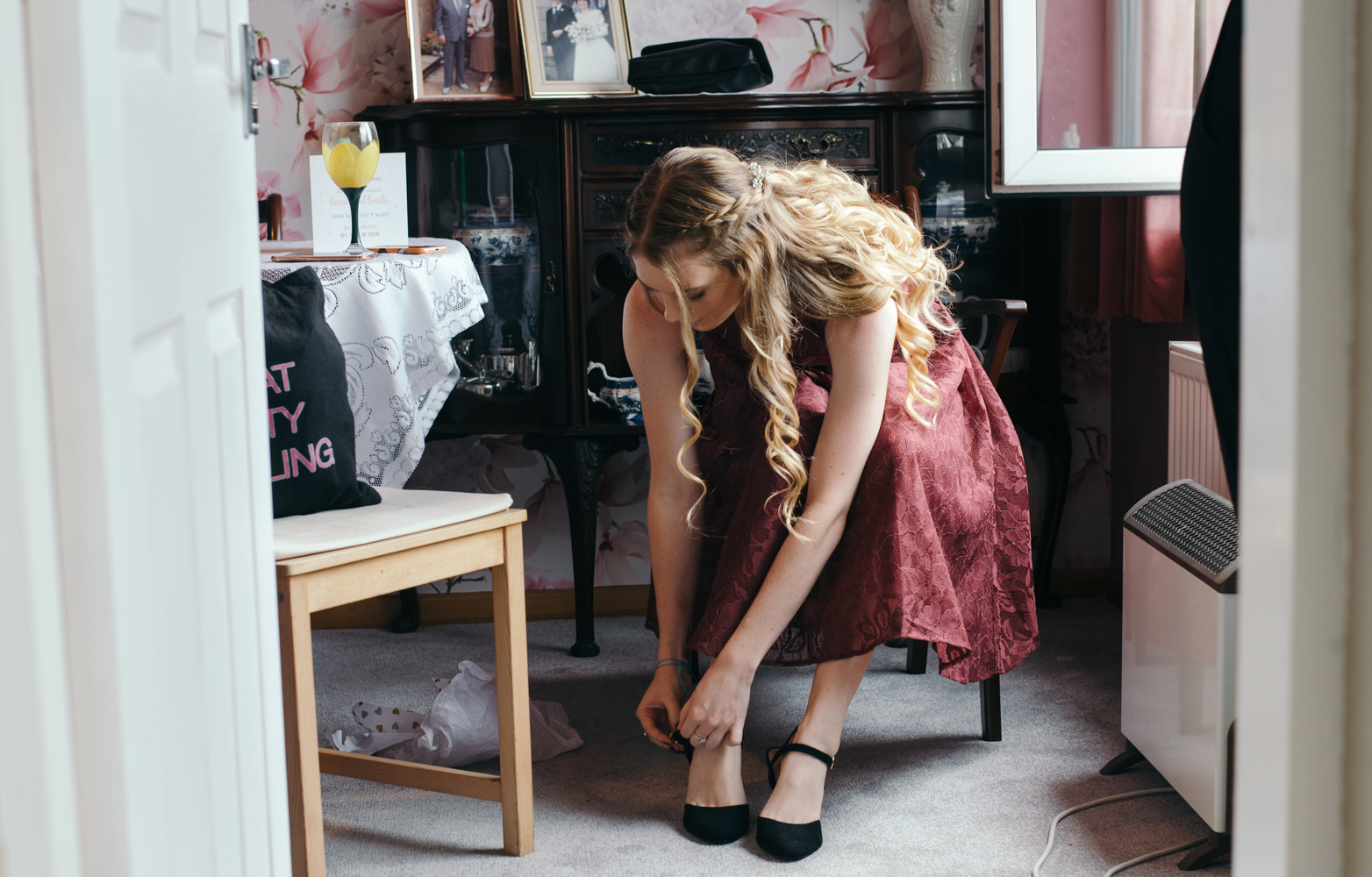 A bridesmaid putting her shoes on