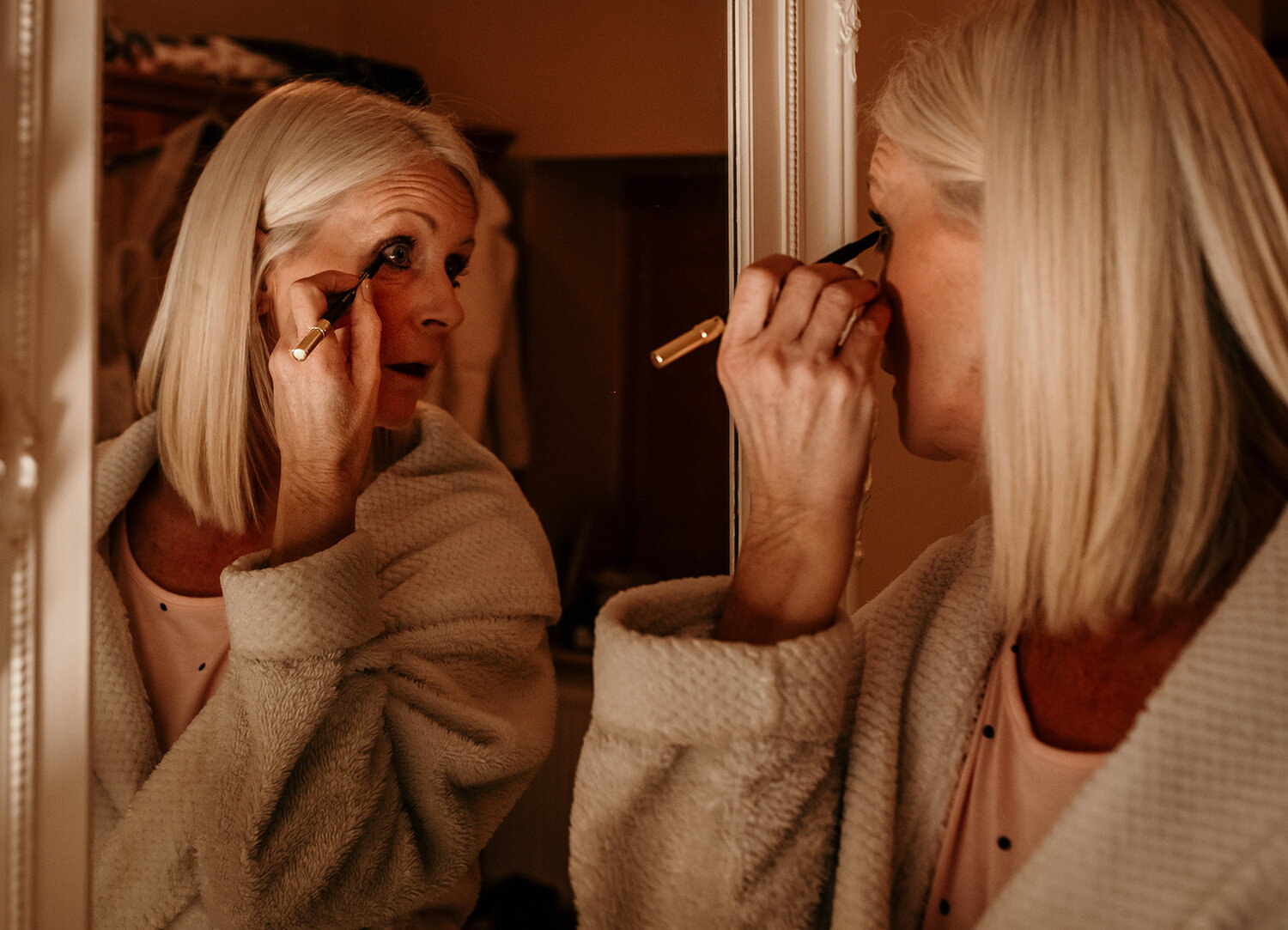 Bride applying her eye makwup