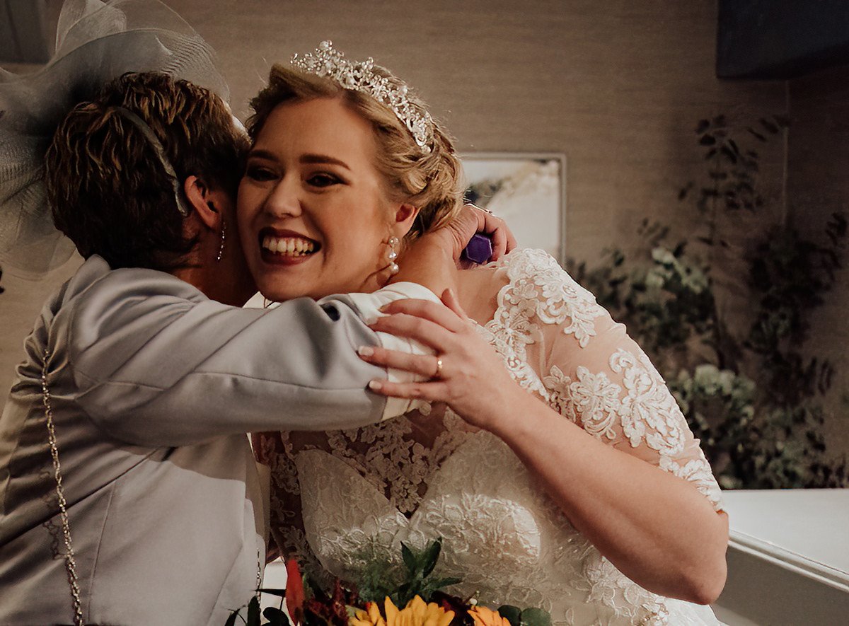 The bride having a hug with one of the wedding guests