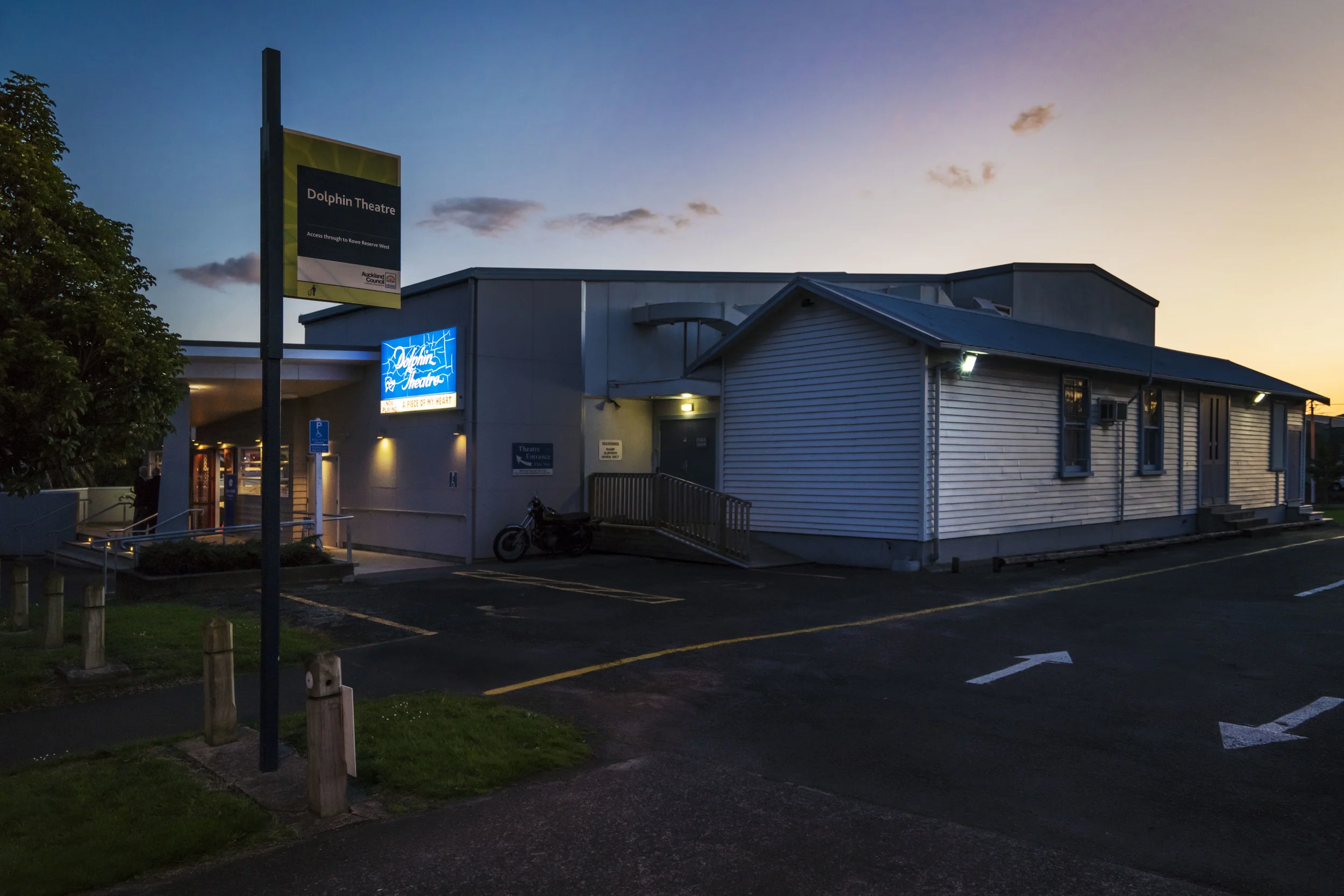 Dolphin Theatre Image0002.jpg