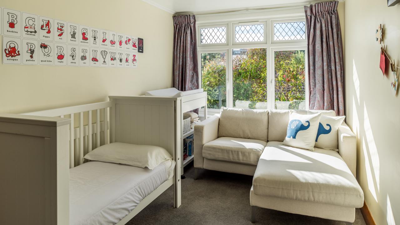 30 Izard Road kids bedroom.jpg