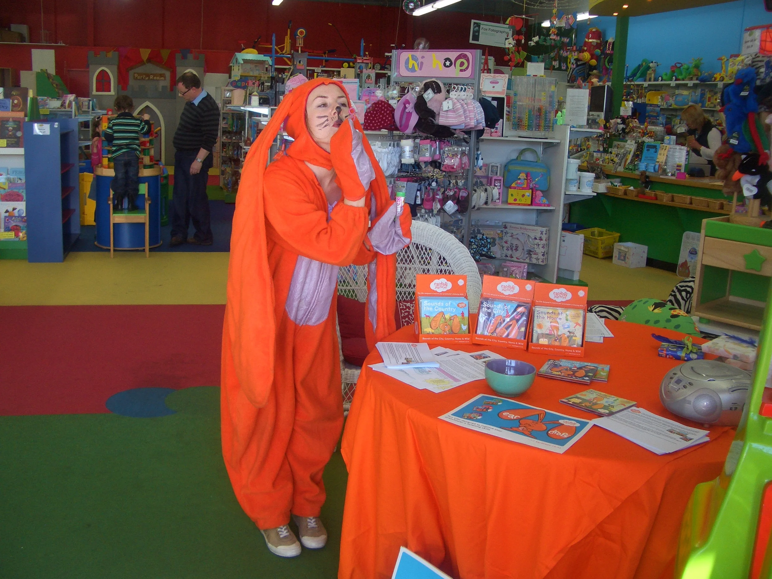Eardrop entertains at an Auckland retailer
