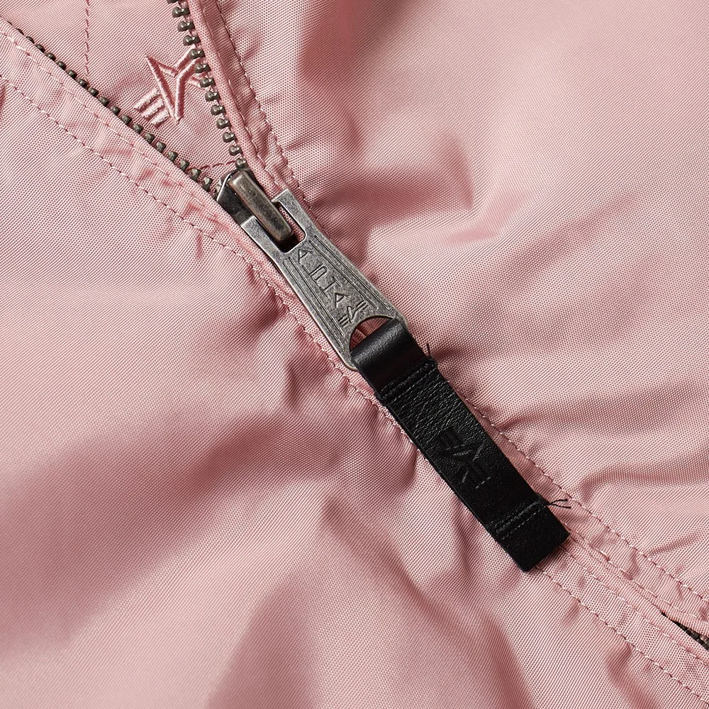 23-02-2017__alphaindustries_ma-1ttjacket_silverpink_191103-sp__hh_3.jpg
