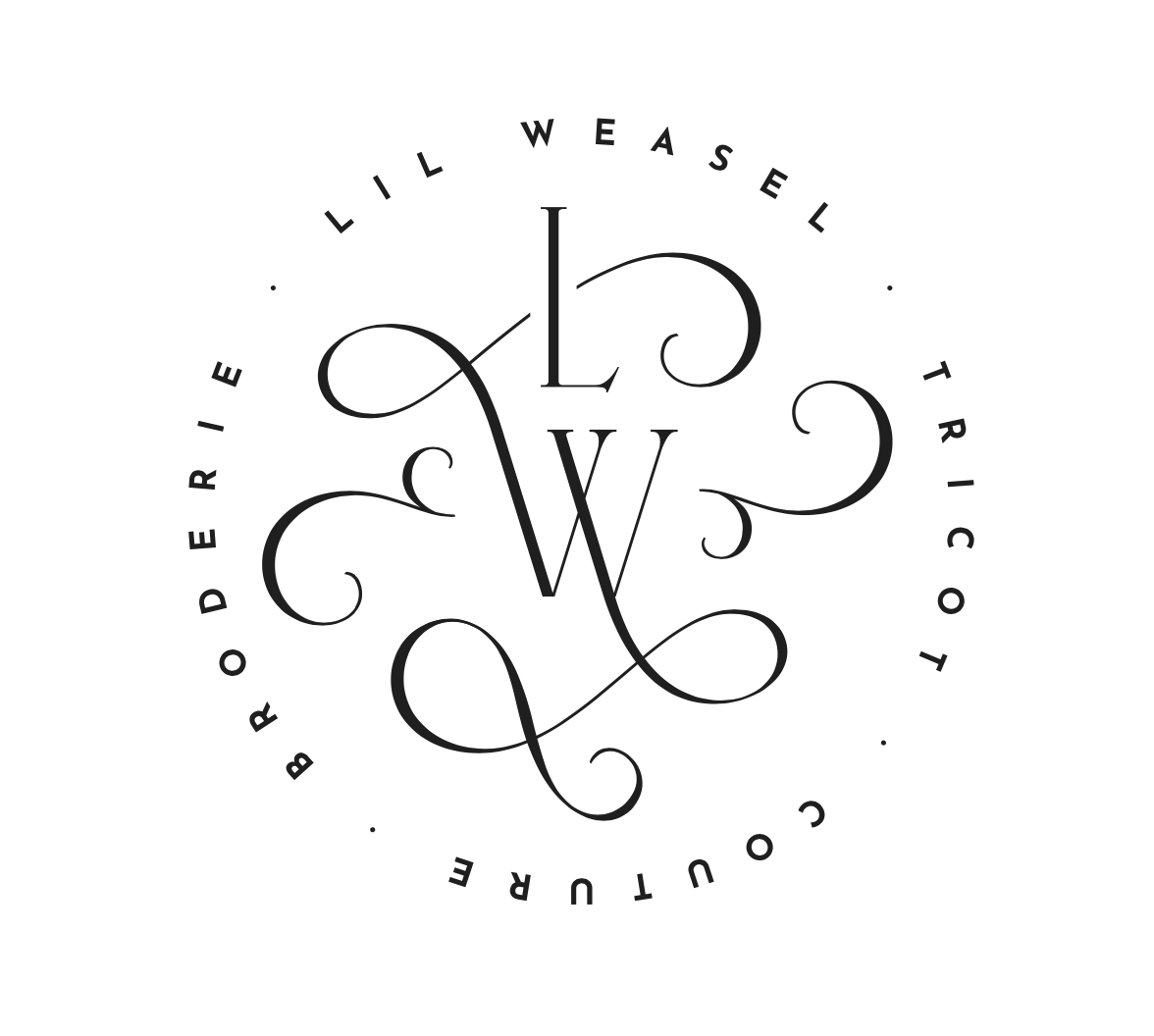 motif papier peint belatrix potter lil weasel tricot couture illustration broderie belettes salon de thé boutique paris hermine monogramme