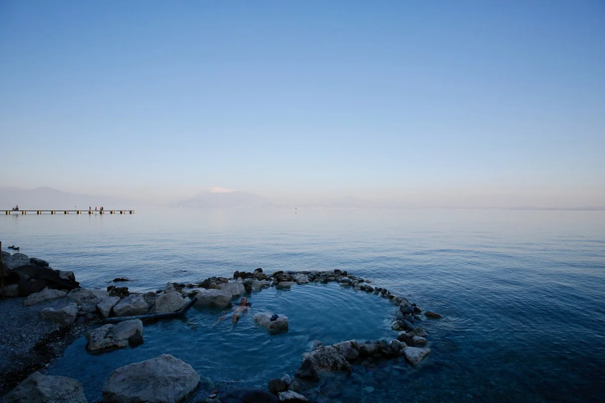 man_bathing_in_hot_spring_Lake_Garda_Italy_Feb_2016_6431.jpg