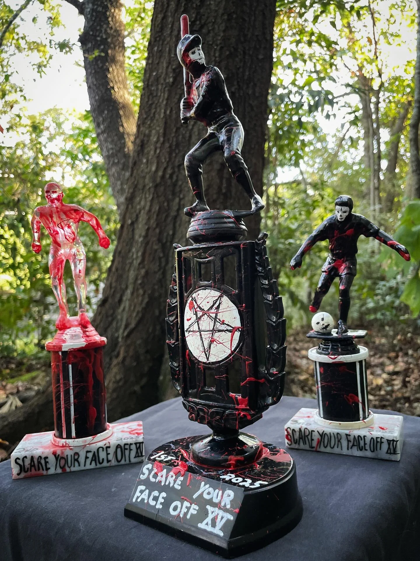 Scare Your Face Off Fest XV is creeping up on you. Is your costume ready? 👻 Dress up and get a discount at the door. Ghouls with the creepiest costumes get prizes provided by @sanctum_art, in addition to a horrid hand painted trophy.

Prizes:
🎃 1st