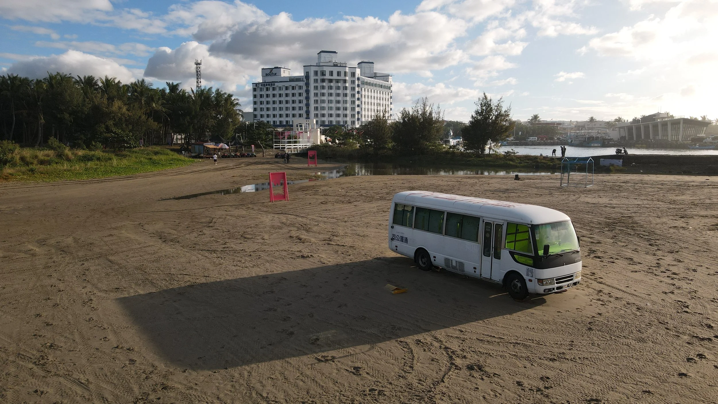 012 北沙灘展場一景 稜鏡影像工作室 .JPG