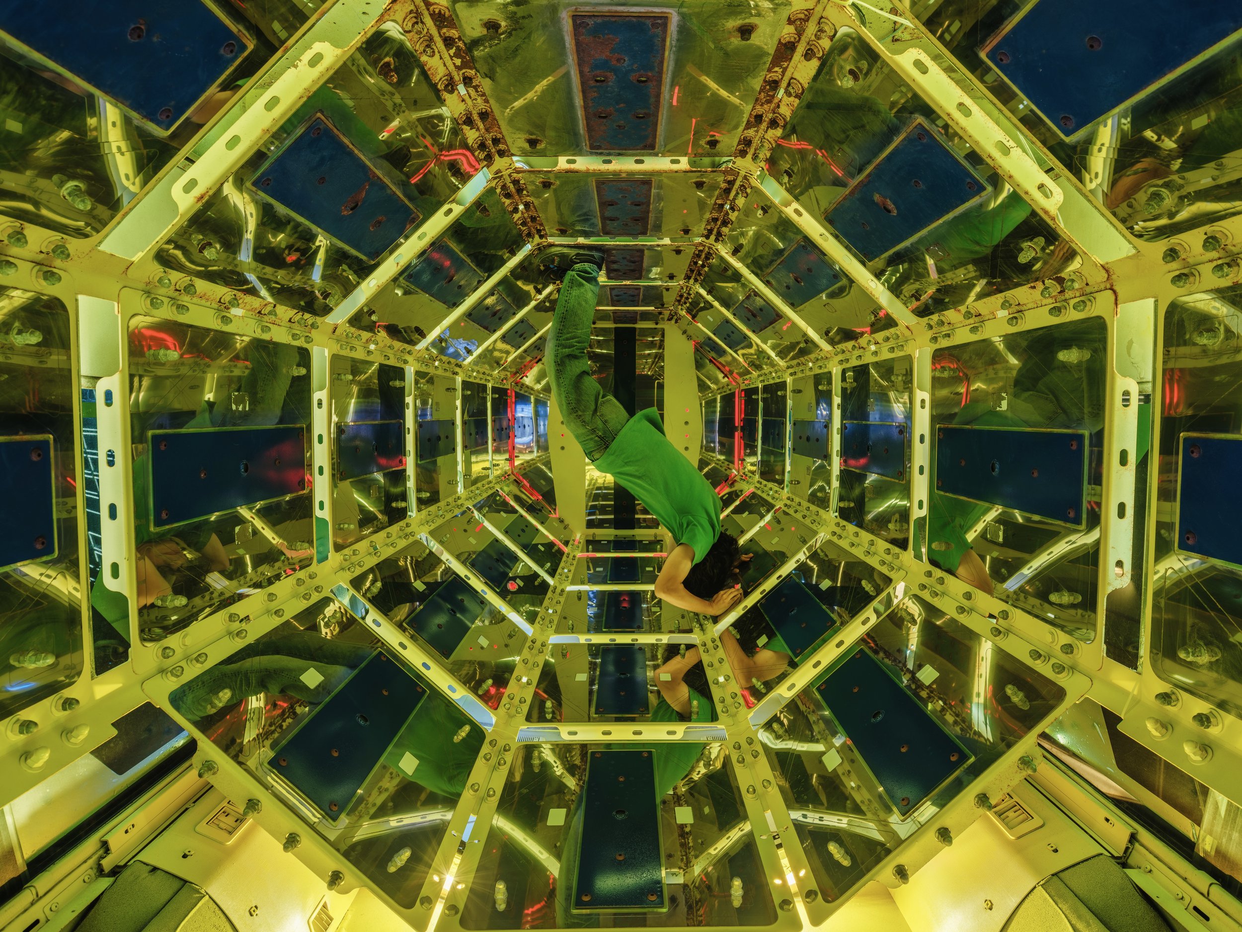   2024展覽於 臺灣國際光影藝術節 目光之外 國立臺灣美術館。   Curating｜擷果創意   Photography｜定影影像工作室FIXER Photographic Studio  