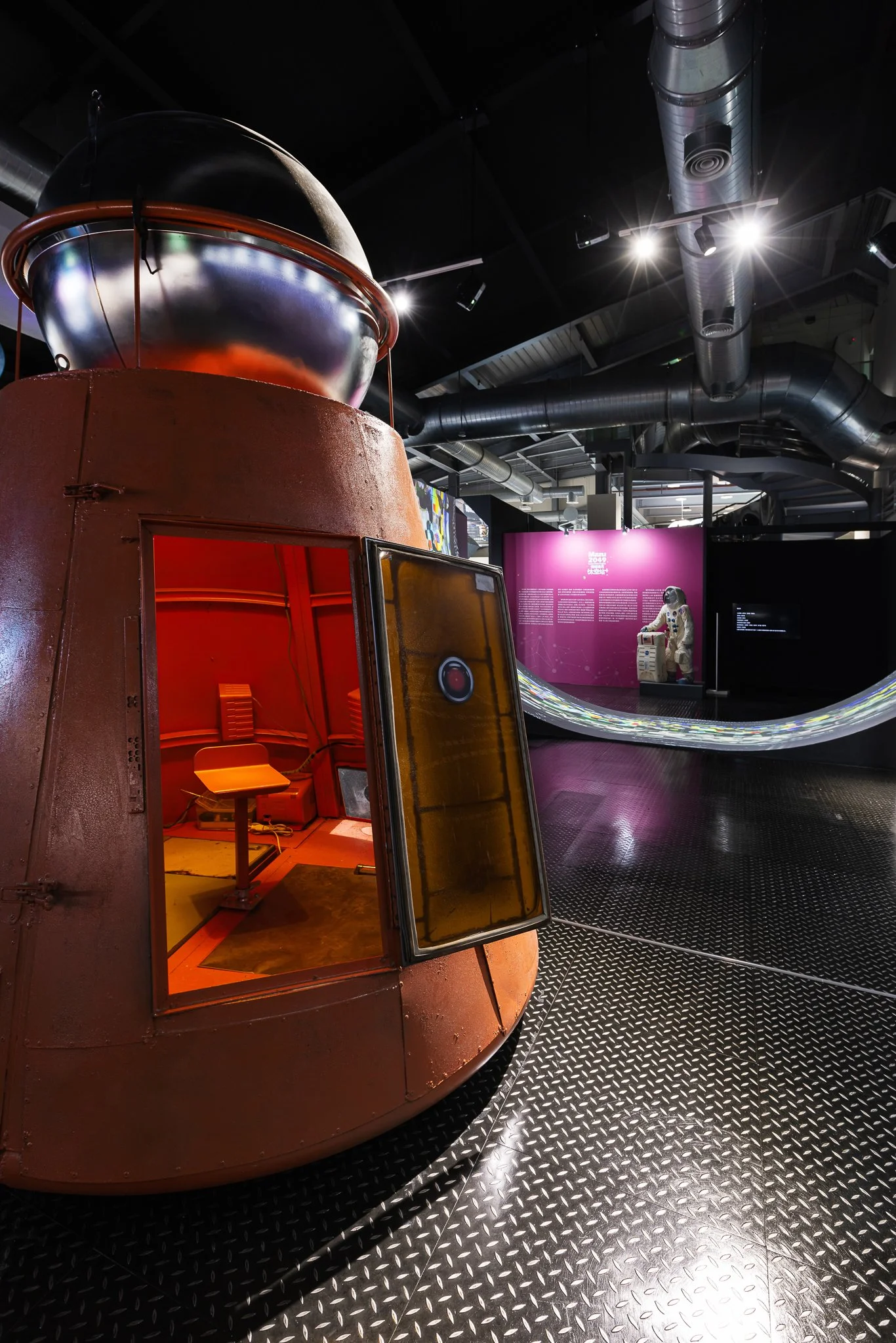 14. 《月球太空計畫-太空艙B》by 李承亮＿嘉義太空教育館展出現場2.jpg