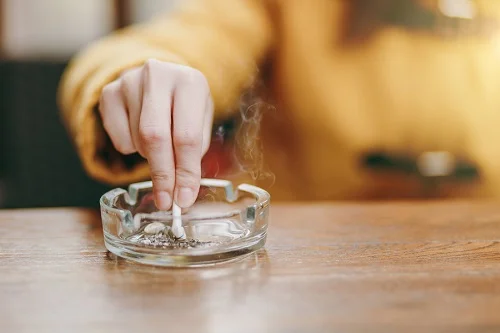How smoking affects oral health: 4 reasons to quit