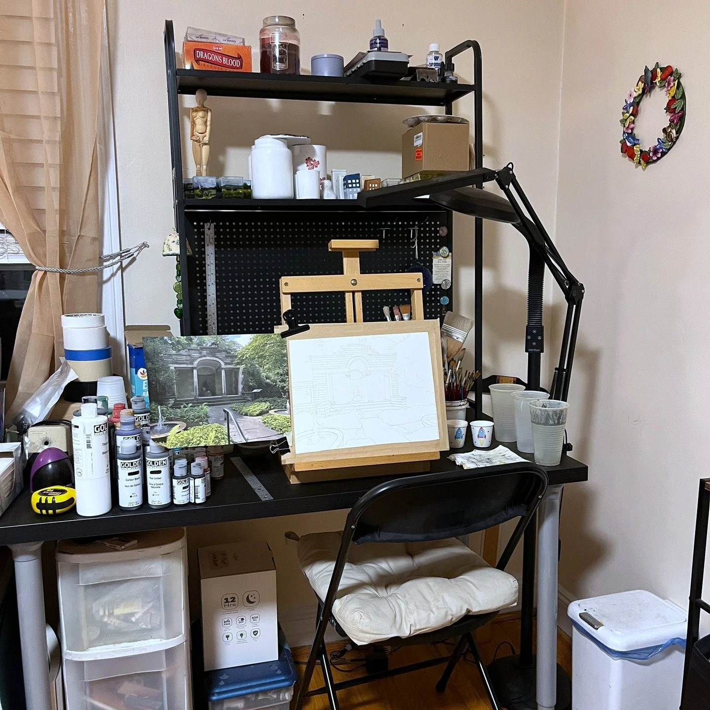 Lately I&rsquo;ve been working on smaller paintings, so when I don&rsquo;t need to pull out my large easel I like to work at my painting table. Here&rsquo;s a little peek into my cozy studio space. 

#landscapepainting #contemporarylandscape #paintin