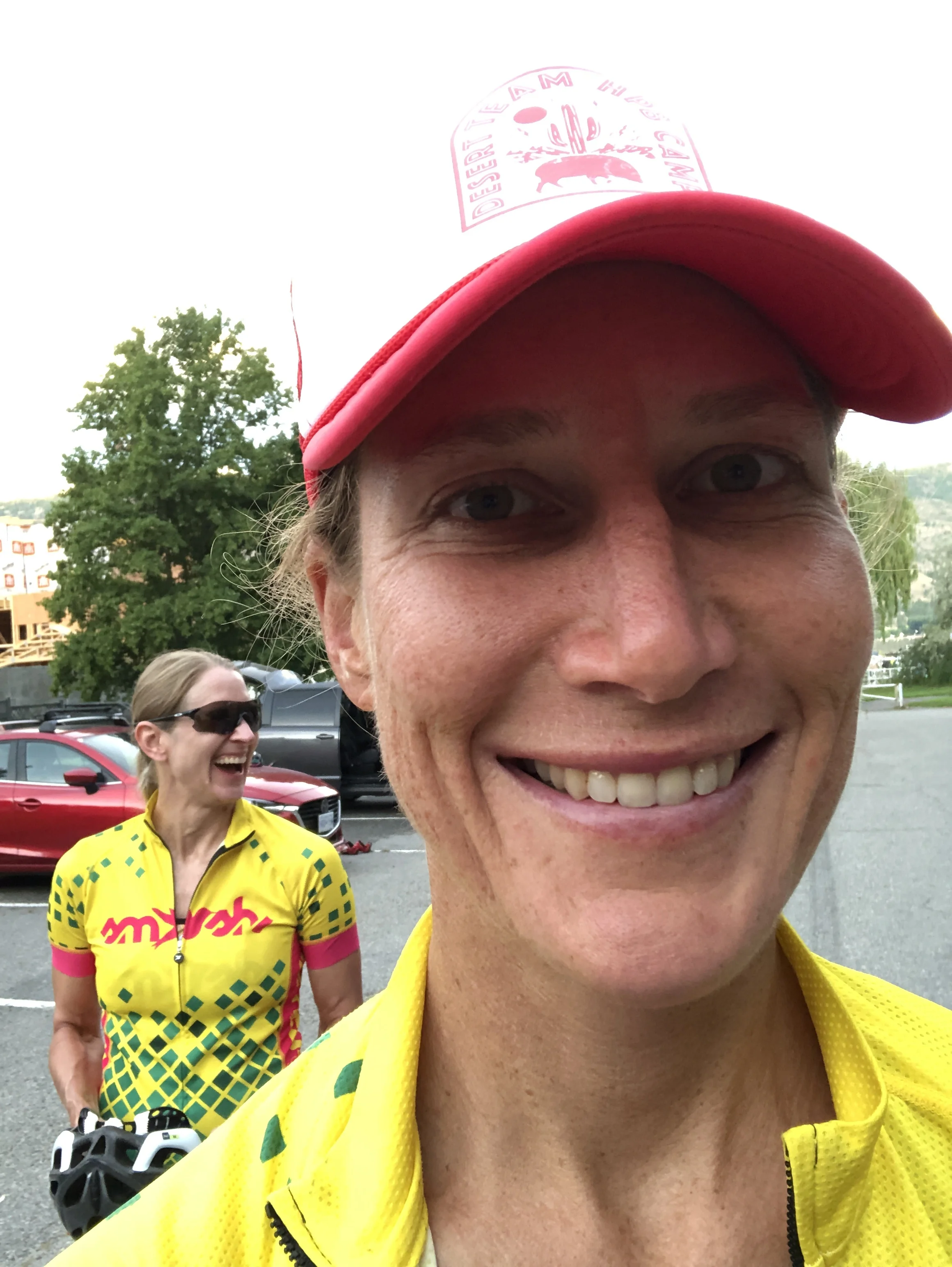 I aimed to match Kat's Smashfest Queen kits both riding days, here we are in the bright Haley Chura, HC18 kit.
