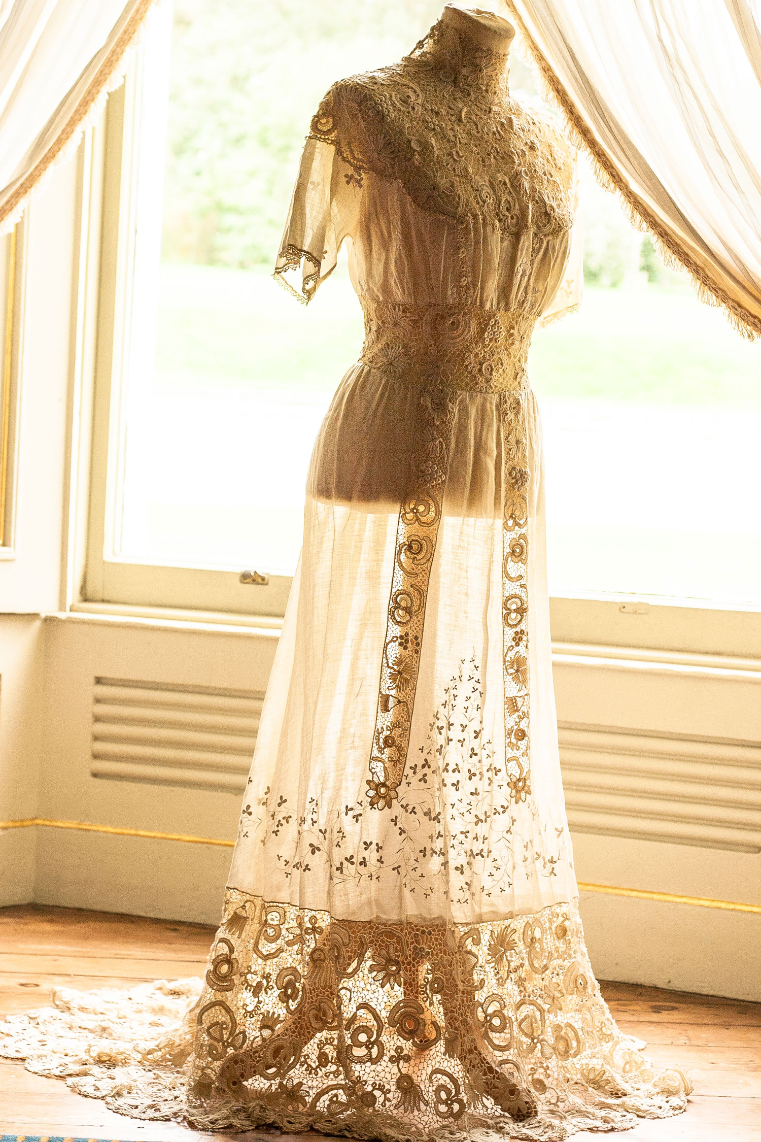 Linen dress with sprigging and Irish crochet