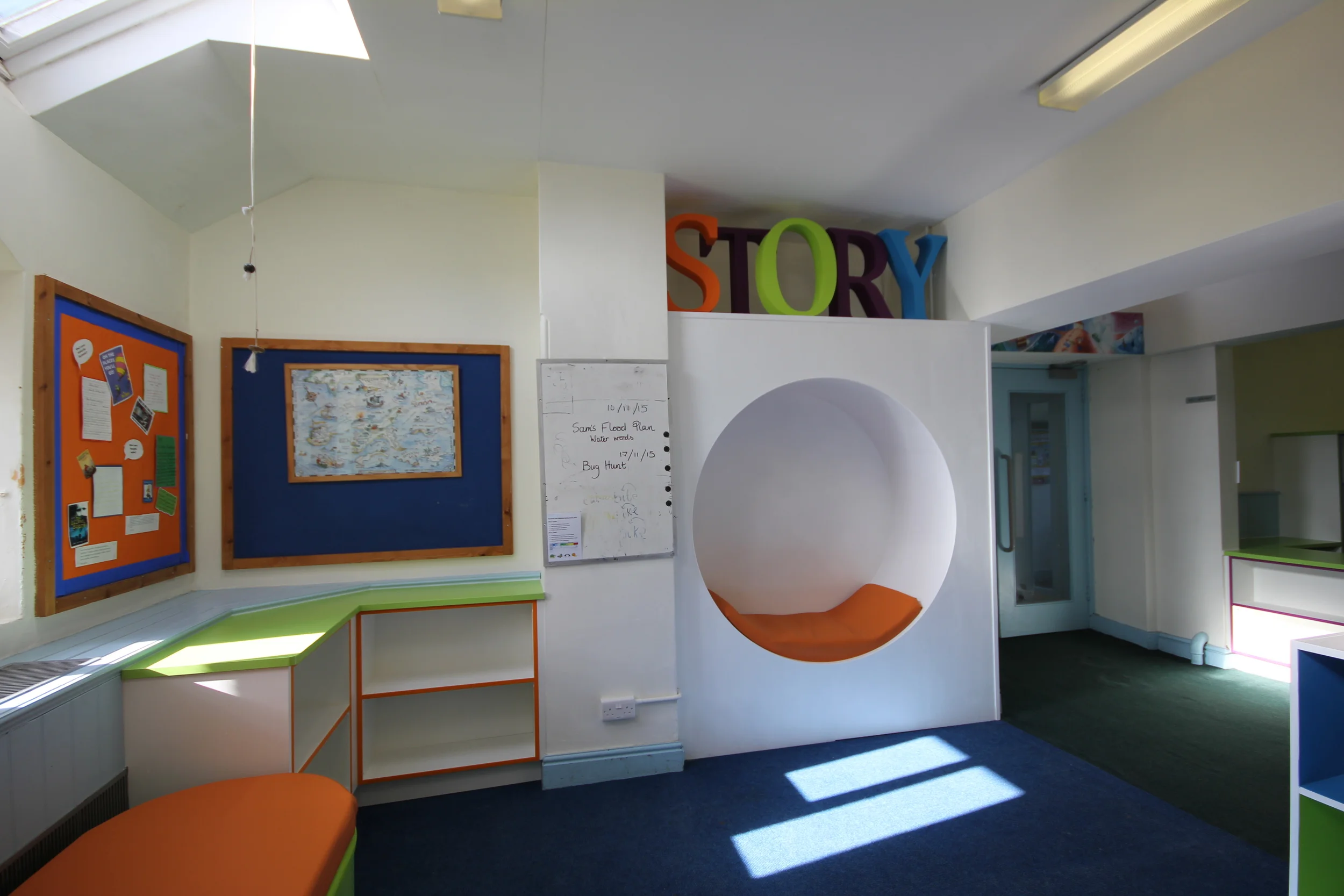 Fitted alcove story pod