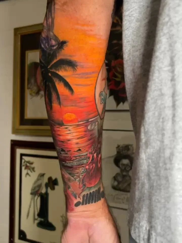 🖤 Your skin, your story. 👉🏾 swipe to see more👉🏾👉🏾
Every tattoo holds a memory or message worth carrying. Let&rsquo;s turn yours into something unforgettable.  Book with one of artists today at www.toyeshopink.net 

Artist: @thaddcurry 

👉 Boo