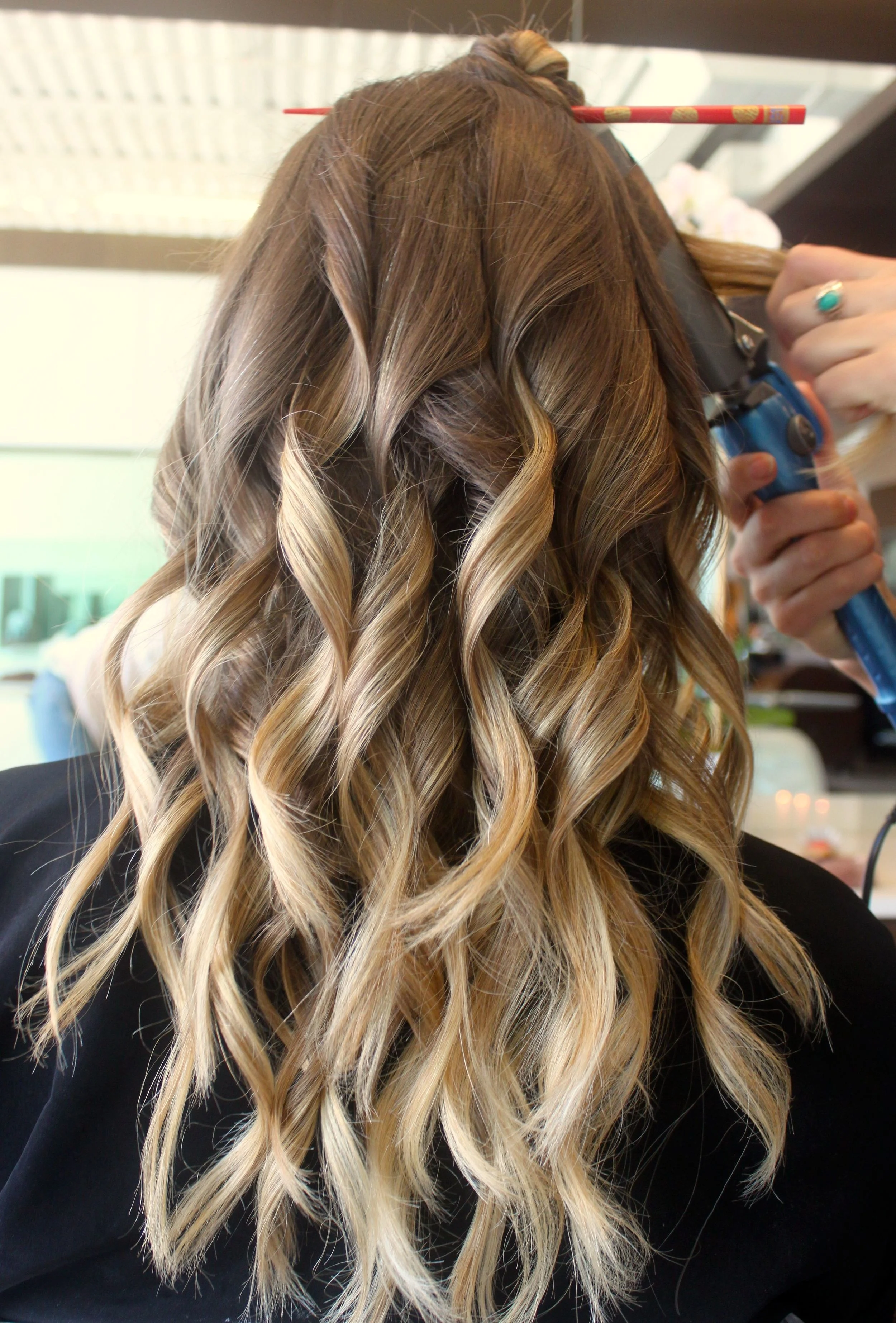 Hair_Color_By_Carlos-loose_curls-bronde-bayalage.jpg