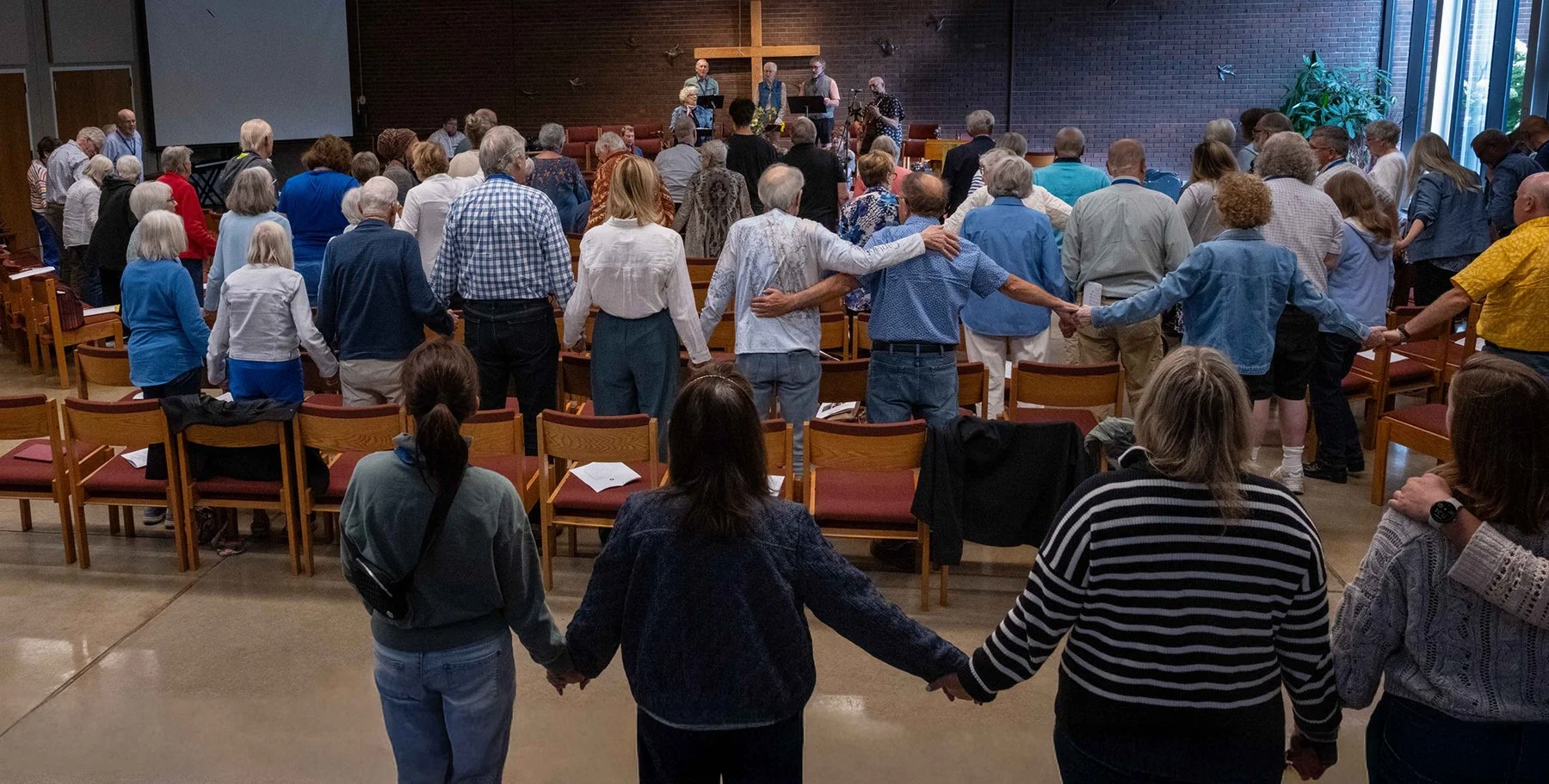 Stl26091307 worship sm.jpg