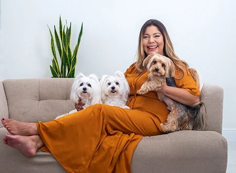 1.Alessandra.couch.dogs.skin.7432.jpg