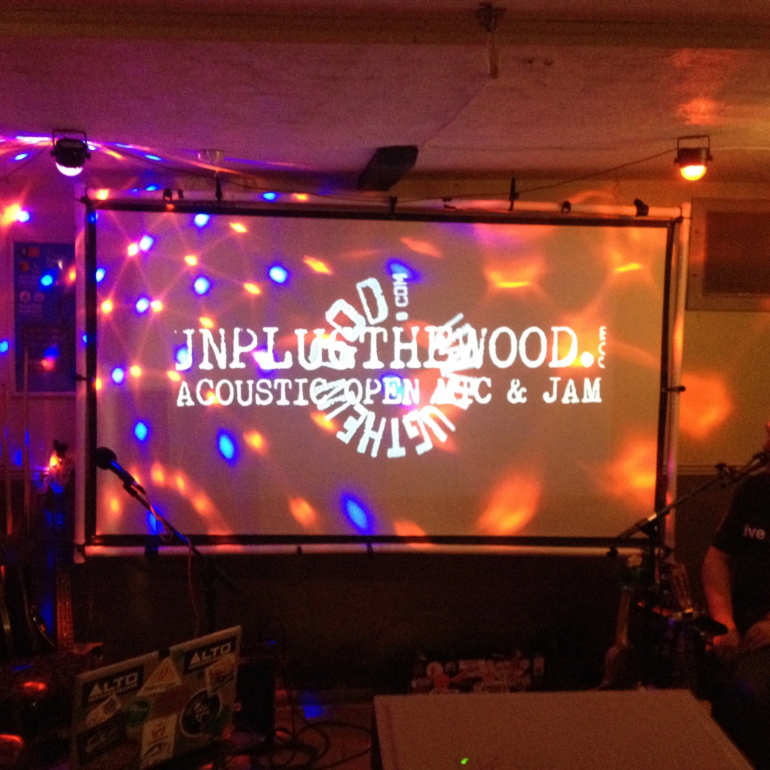 UNPLUGTHEWOOD at the Lamb Farnham STRUM SESSION