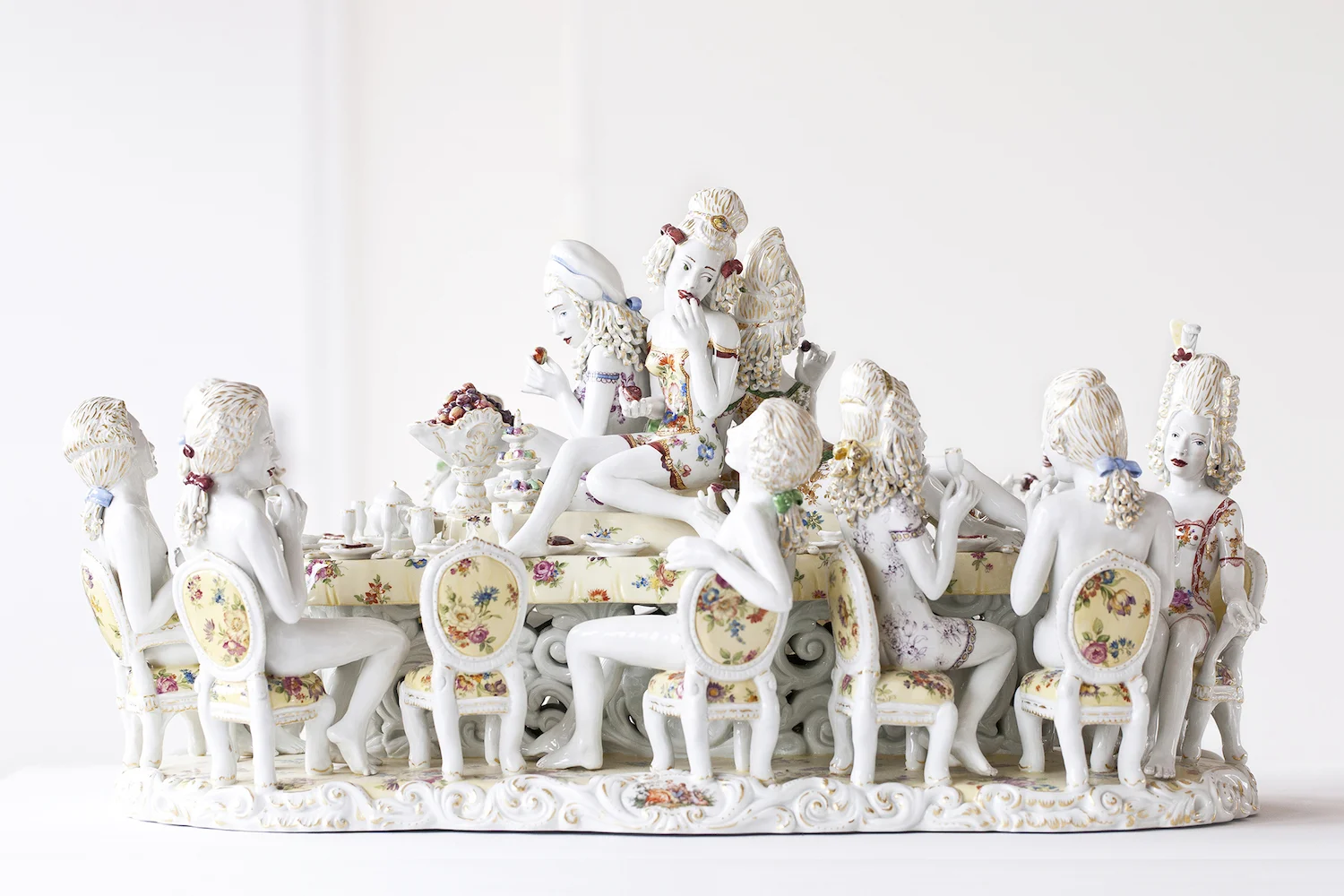 Chris Antemann Inspired by 18th C. porcelain figurines, Chris Antemann’s work employs a unity of design and concept to simultaneously examine and parody male and female relationship roles. Characters, themes and incidents build upon each other, effectively forming their own language that speaks about domestic rites, social etiquette, and taboos. Themes from the classics and the romantics are given a contemporary edge; elaborate dinner parties, picnic luncheons and ornamental gardens set the stage for her twisted tales to unfold. The pieces Chris is making in the Meissen Art Campus use the literary technique of a frame narrative, a story within a story, to build relationships and create layers of information between the sculptural aspects and the painted surfaces. The main story is presented in the guise of the 18th century porcelain figurine as a context, which frames a parody or second narrative between the sculpted characters. Other stories and in many cases, the sources of inspiration for the piece are painted into the scene in elaborate detail.