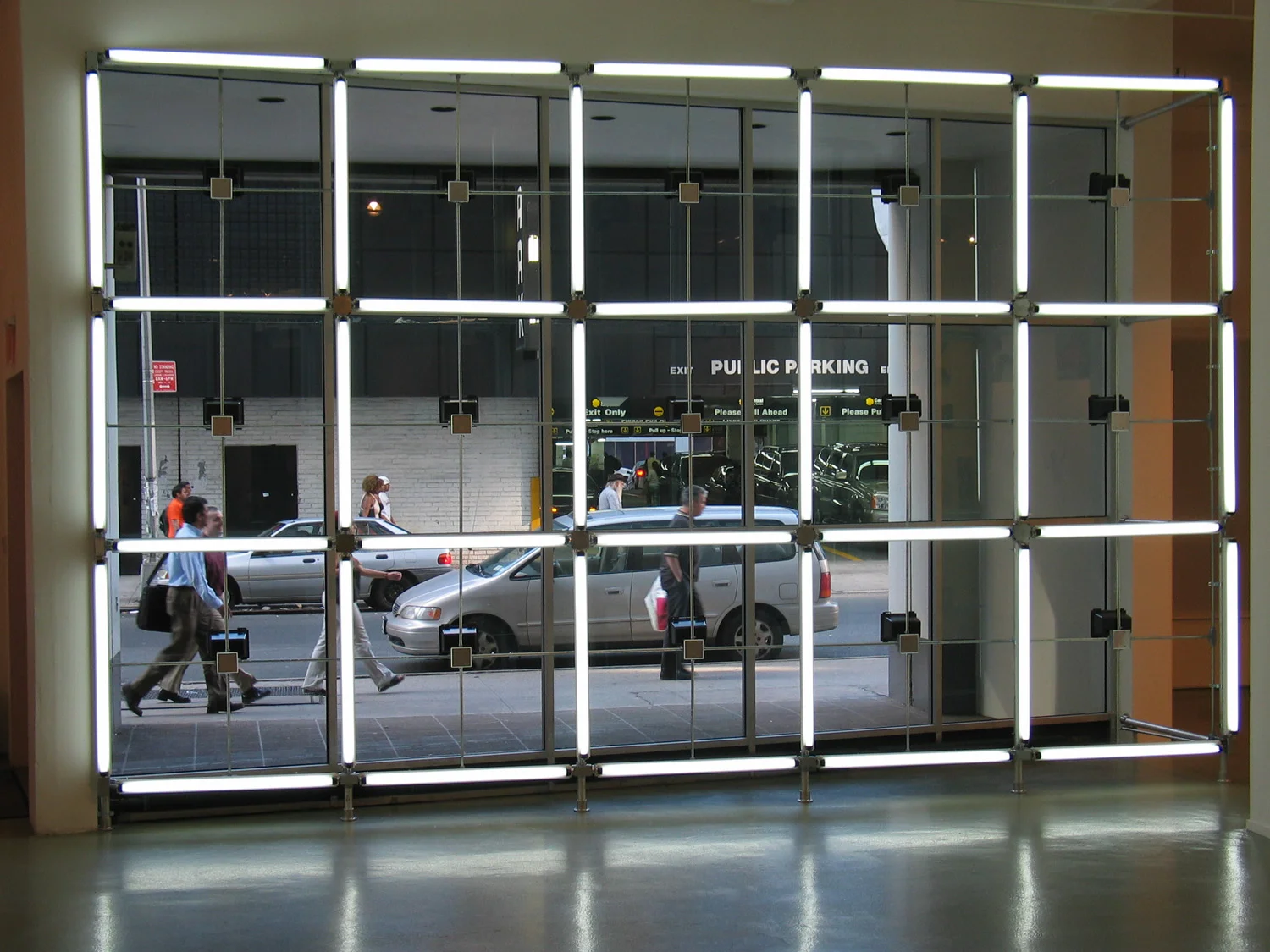 inside_outside_0129_fluo_day.jpg