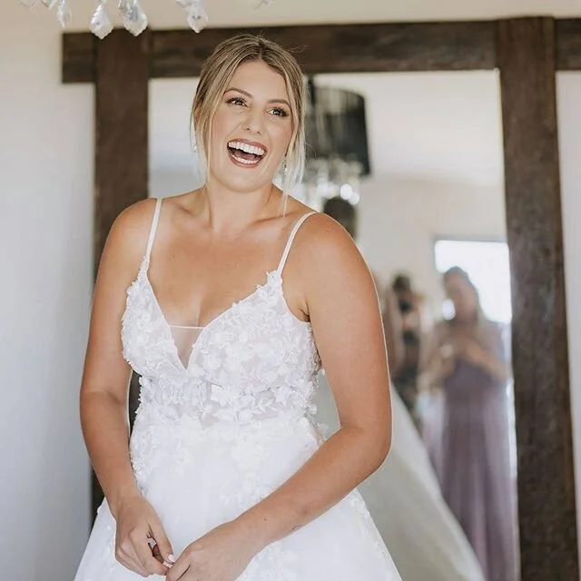 Real bride, Courtney. March 2020✨💍 Makeup and hair for her bridal party of six. This was one the last weddings I did just before lockdown. Such a beautiful day and a beautiful bride.

Contact me today to book your wedding for 2020 or 2021. I take bookings up to 18 months in advance. - Dani x