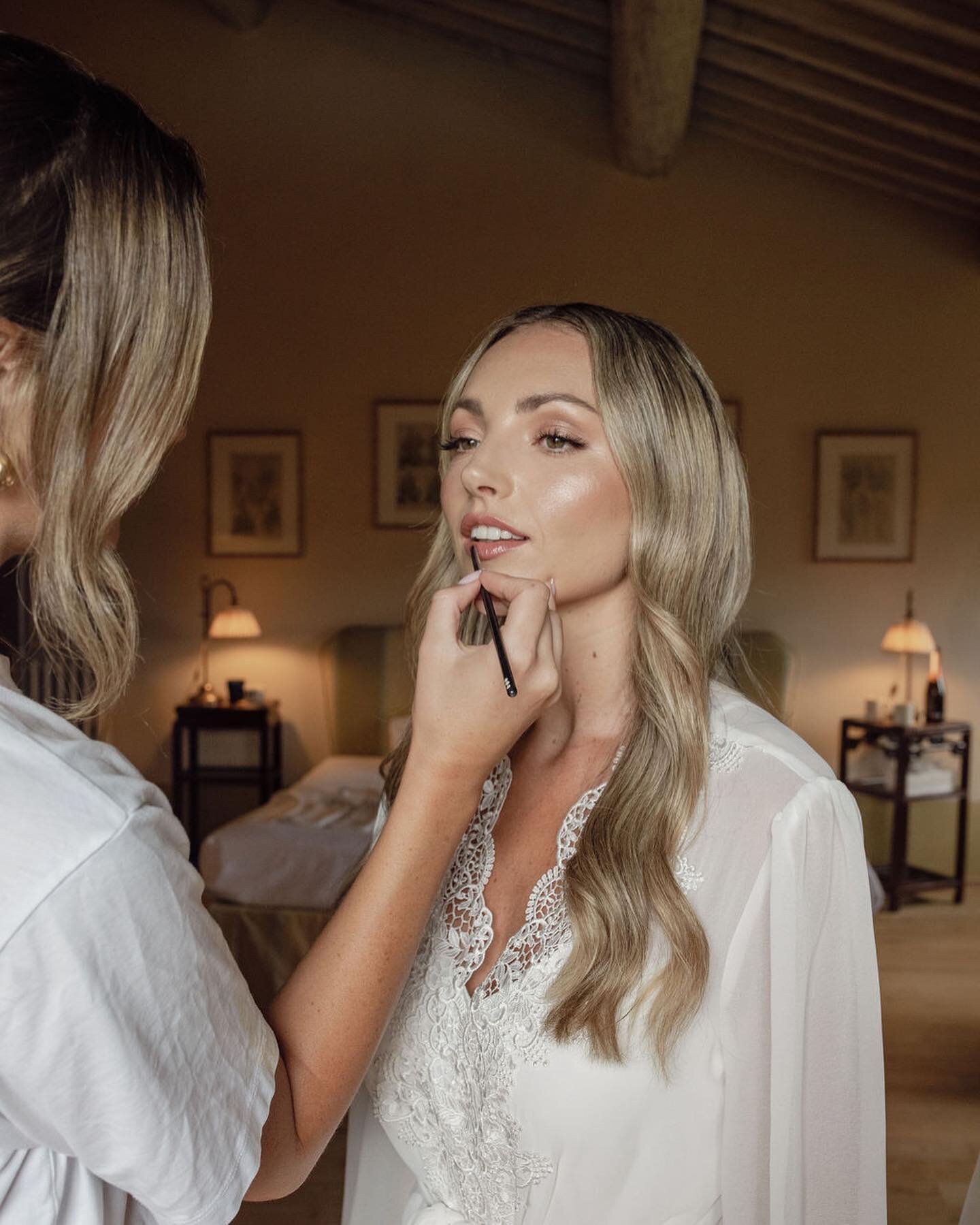 Real bride - Anni 🤍 a very special wedding makeup and hair for Anni and her bridal party in Tuscany, Italy last week. 

This was the most magical day. Annalise&rsquo;s lip colour is all @charlottetilbury pillow talk medium 2 lip cheat liner, the sam