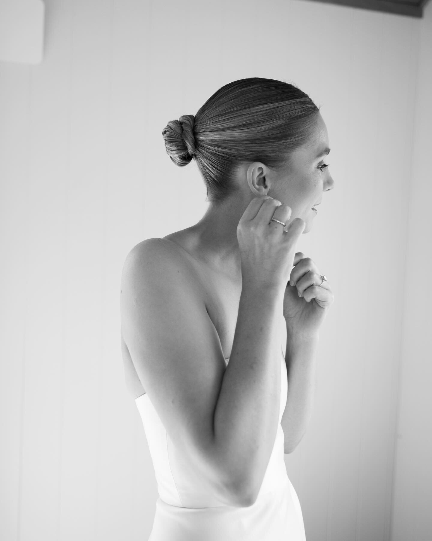 A perfect morning in Matakana getting Hetty and her bridesmaids ready for her special day. 2024 bride 🤍

Makeup @danifroudemakeup 
Hair @hareandhunter 
Photography @sapphirestudios___