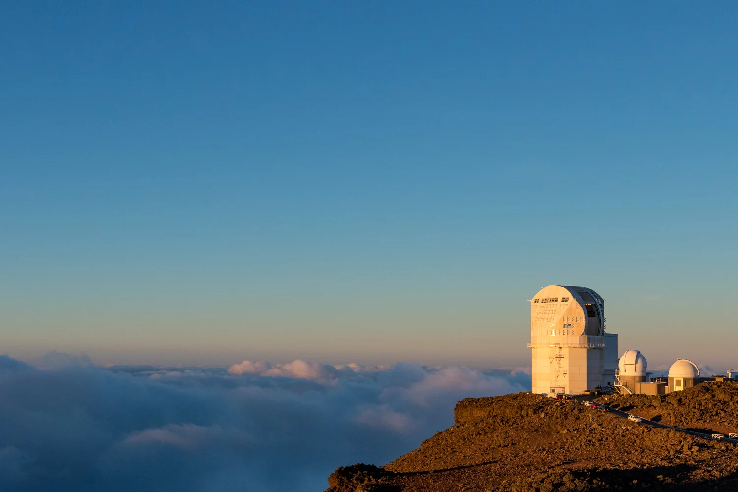 michael_destefano_hawaii_maui_sunset_haleakala_volcanic_crater_observitory.jpg