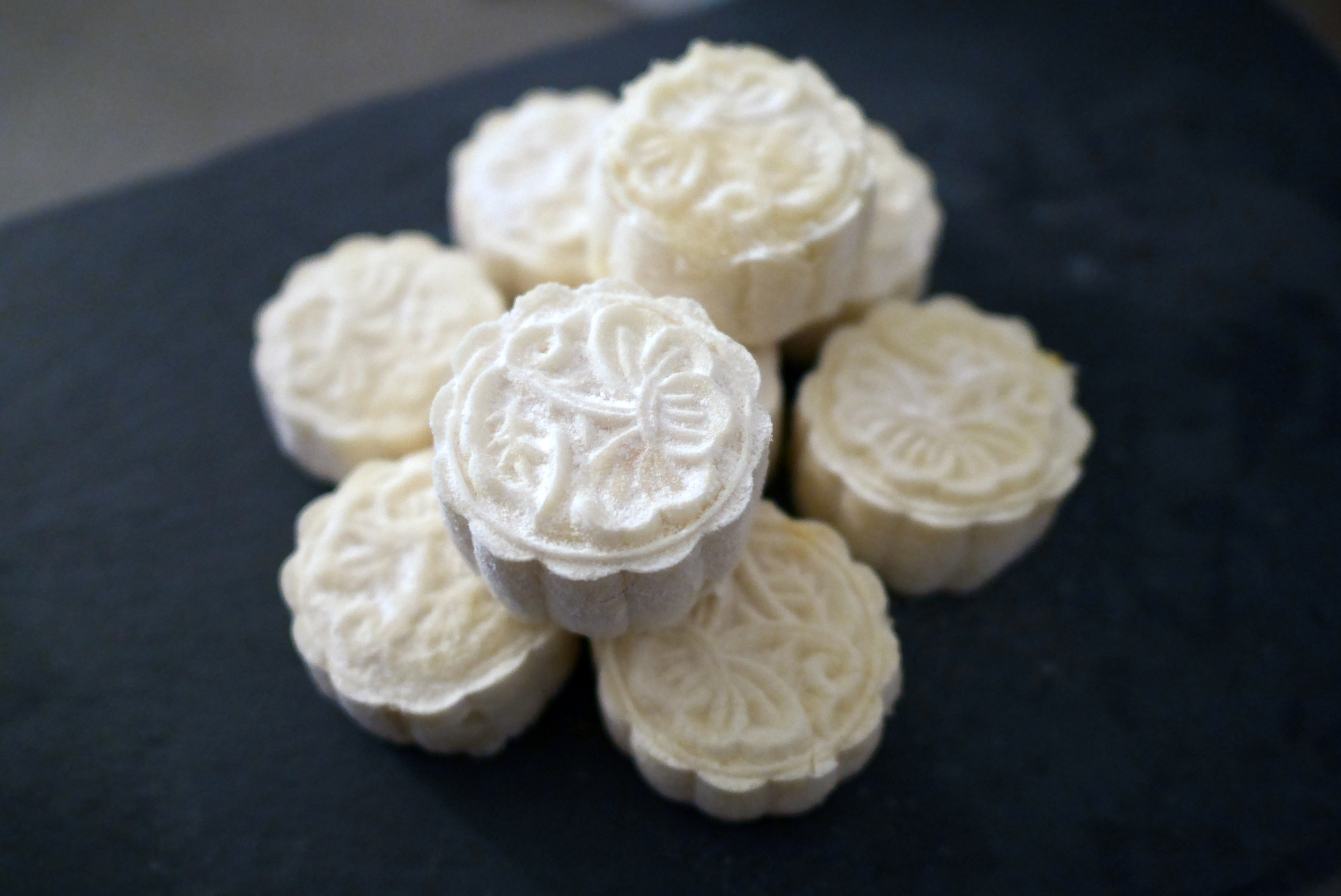 Milk Custard Mooncakes 【奶黃月餅】