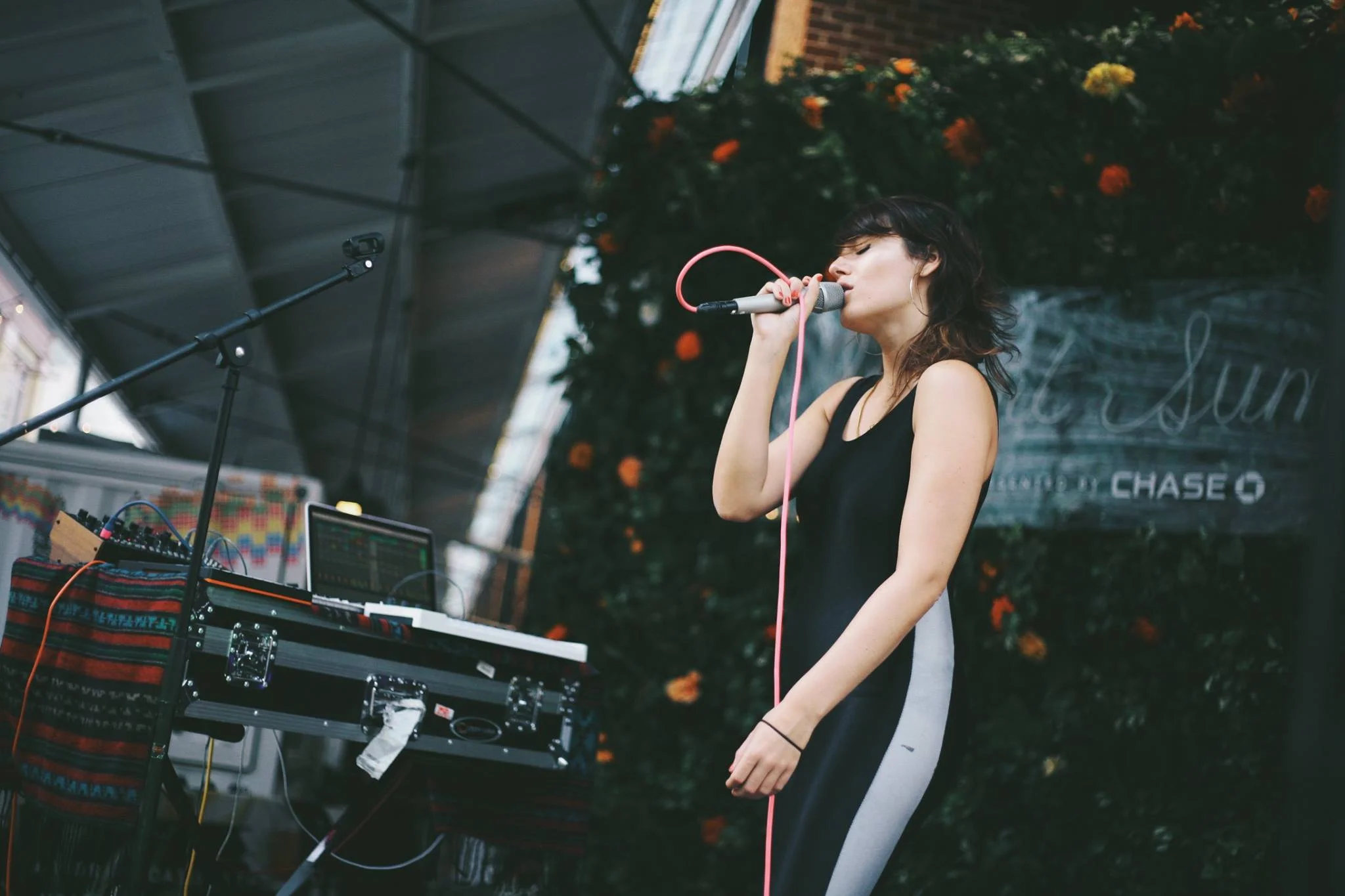 SEAPORT GARDEN BAR SHOW