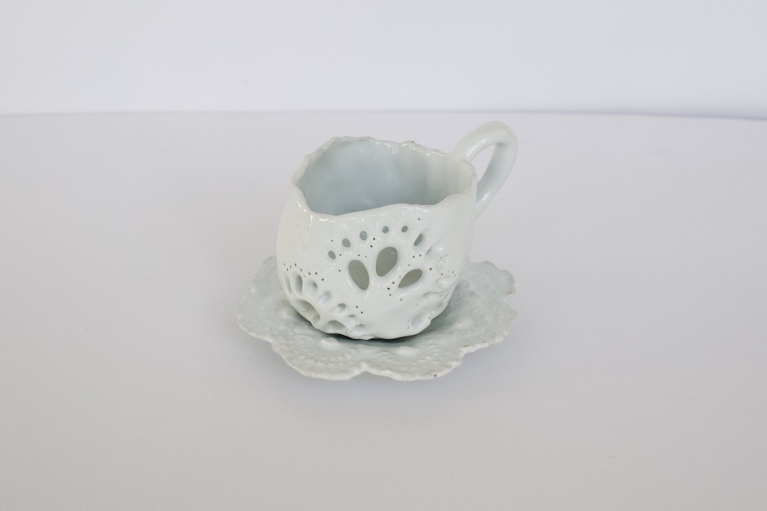 Zoë Buckman Cahoots, 2019 Porcelain 3 1/4 x 5 x 4 3/4 inches