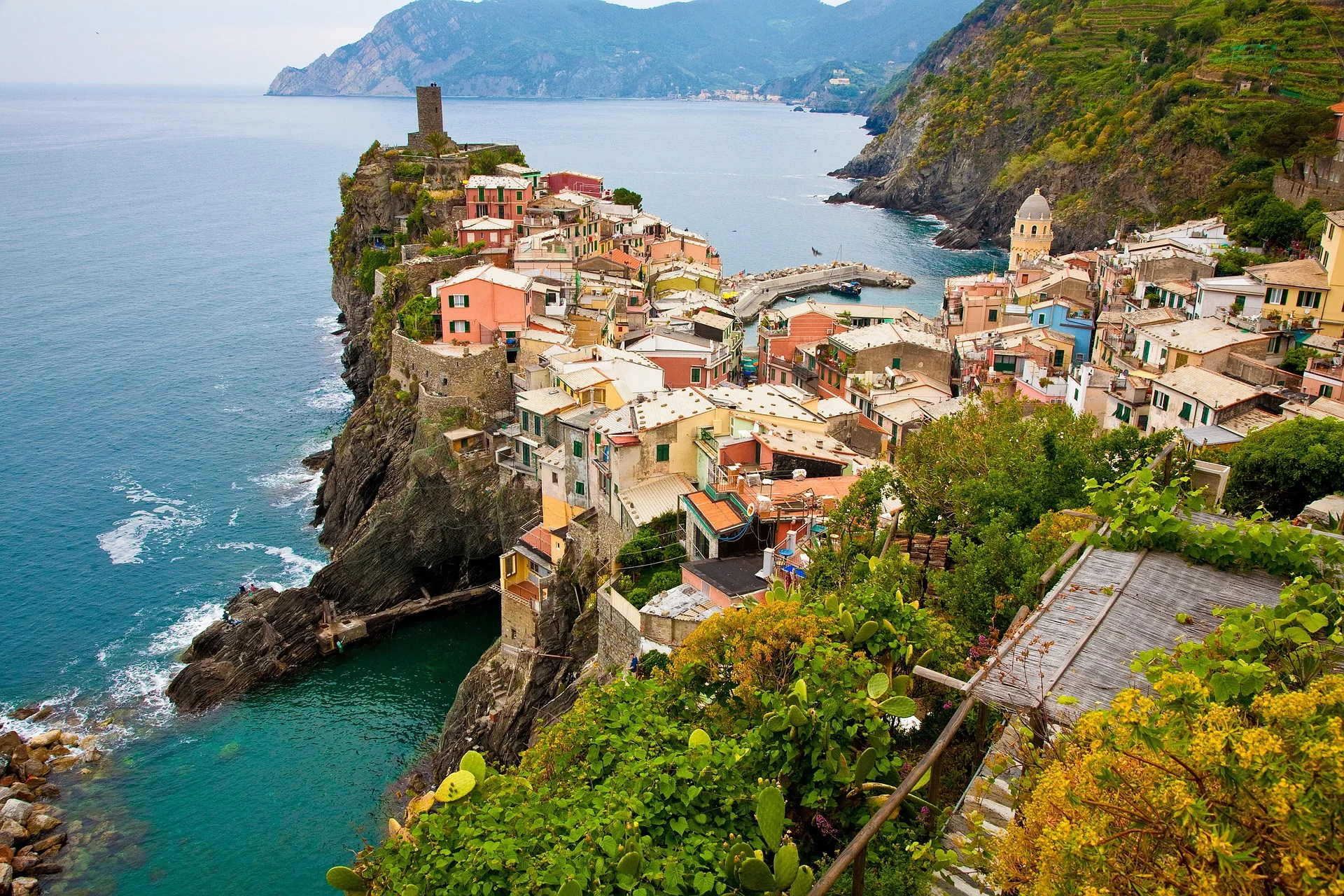 cinque-terre-666601_1920.jpg