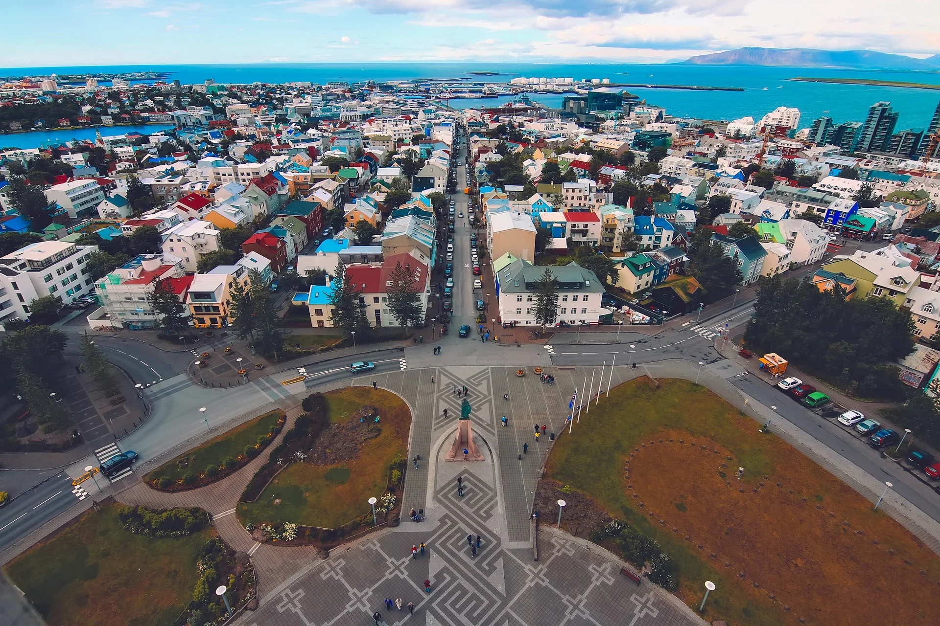 reykjavik-1988082_1920.jpg