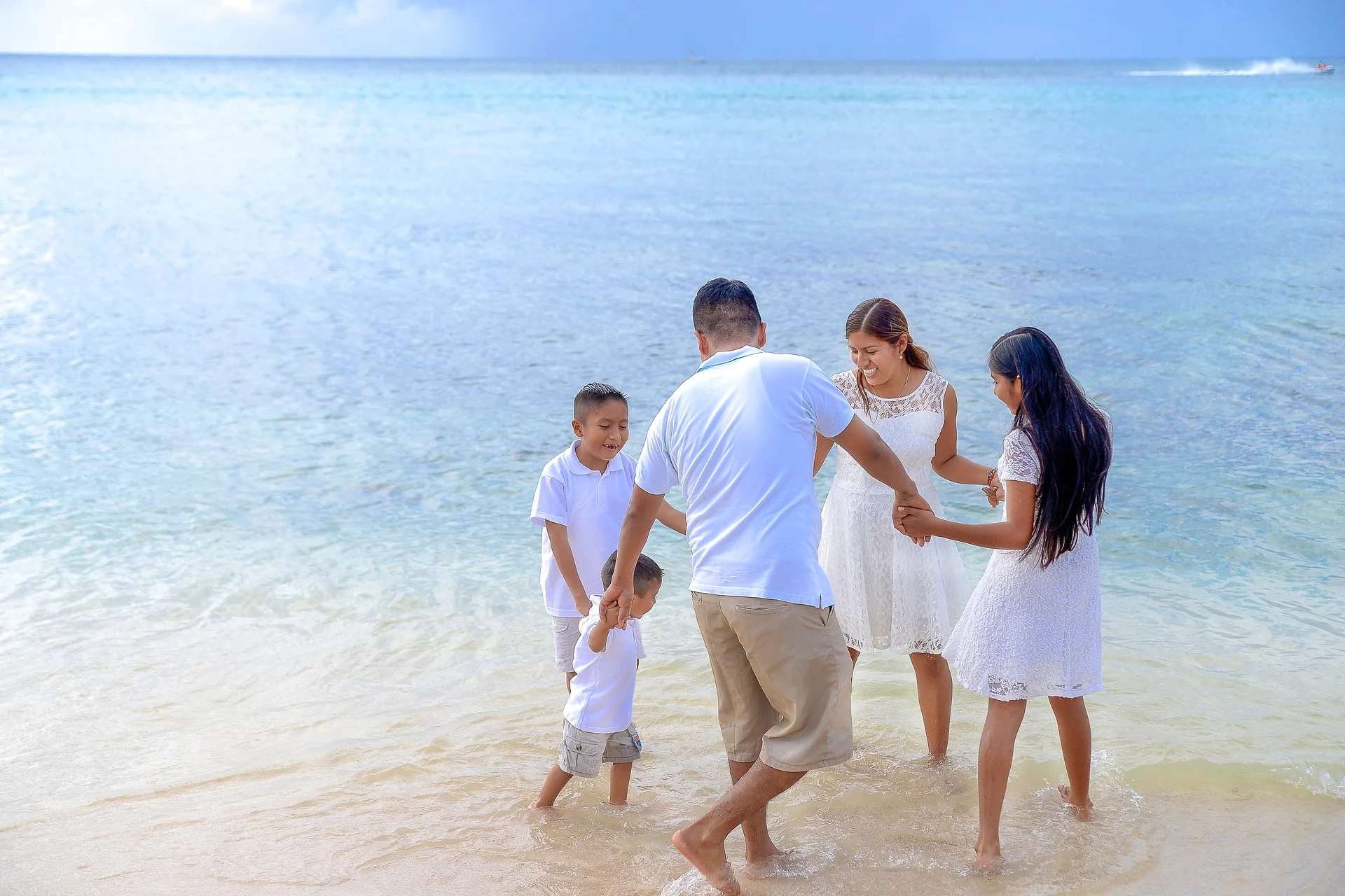 family-2432568_1920.jpg