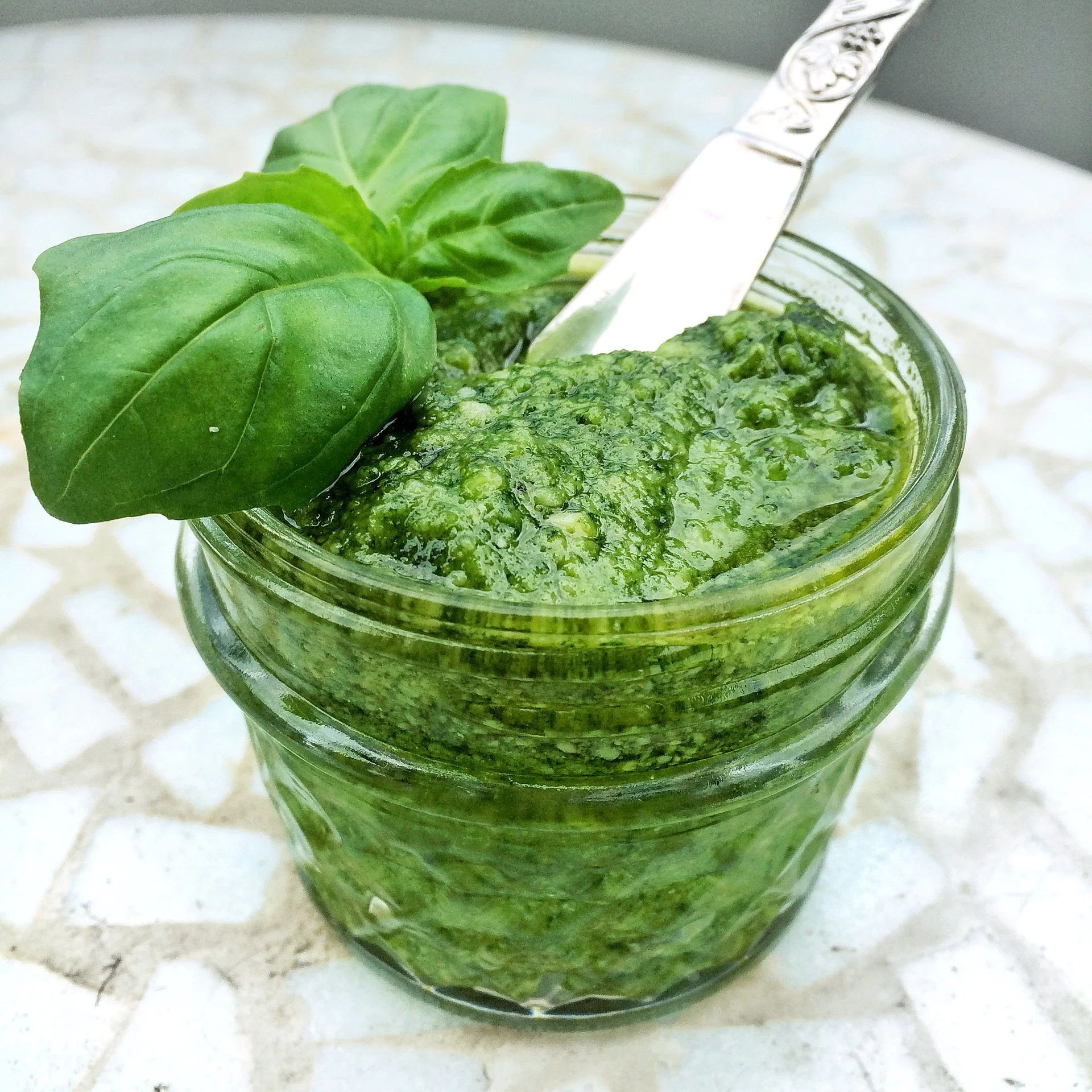 pesto-1556974_1920.jpg